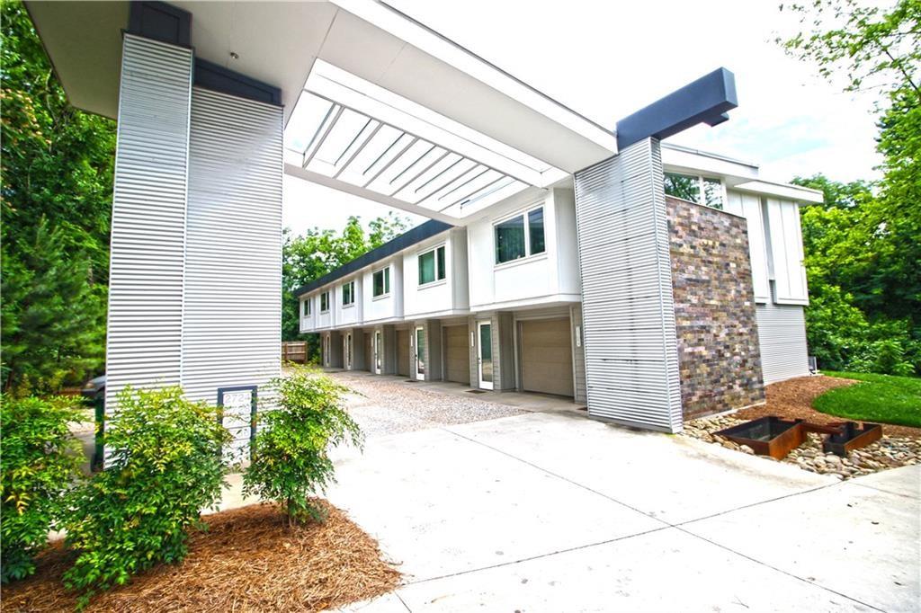 2736 N Davidson Street