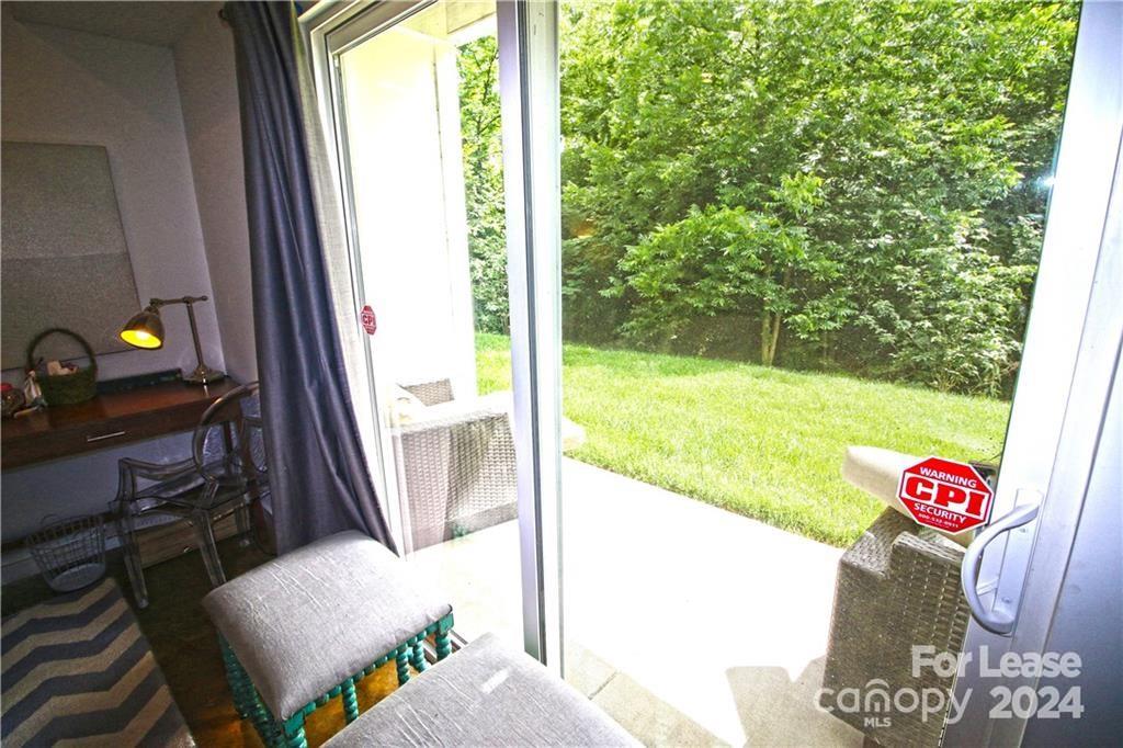 2736 N Davidson Street