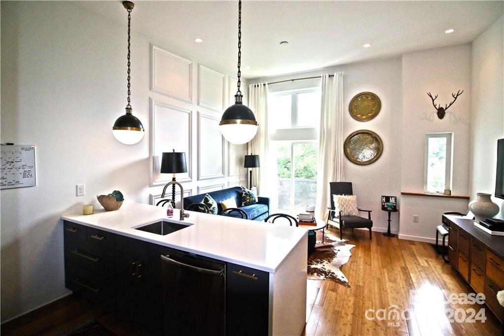 2736 N Davidson Street