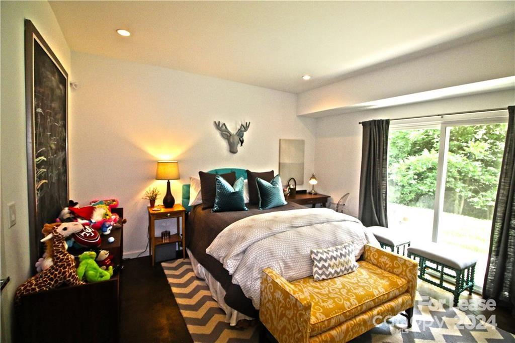 2736 N Davidson Street