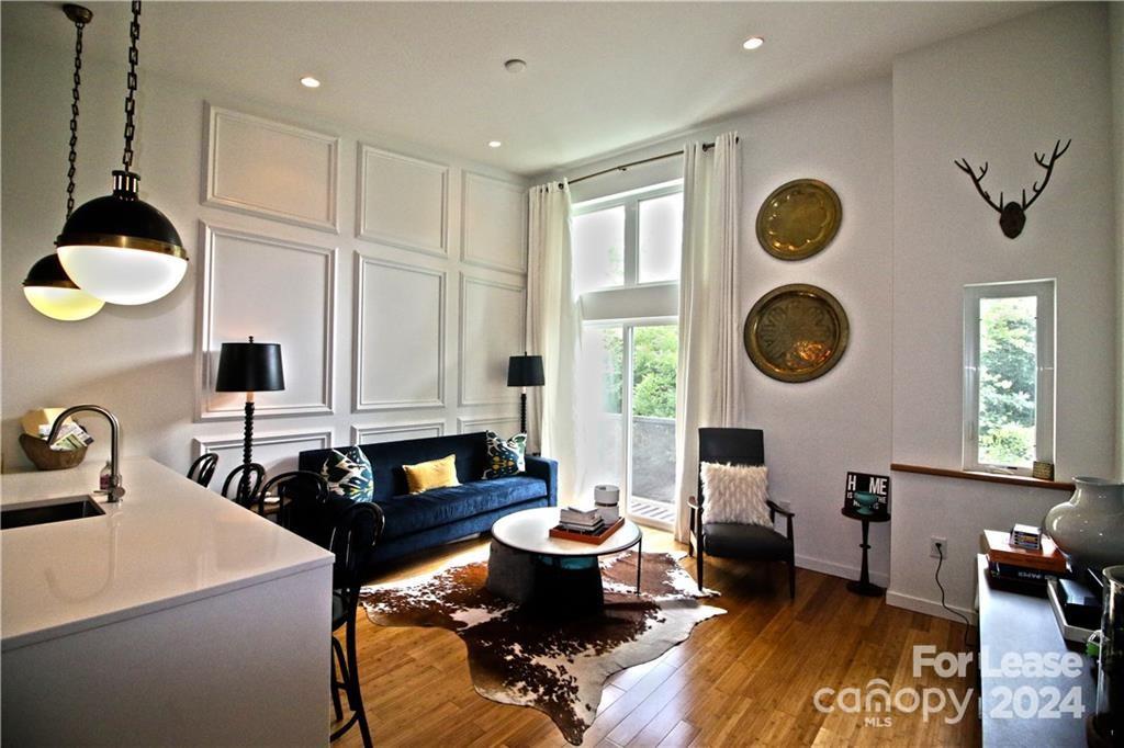 2736 N Davidson Street