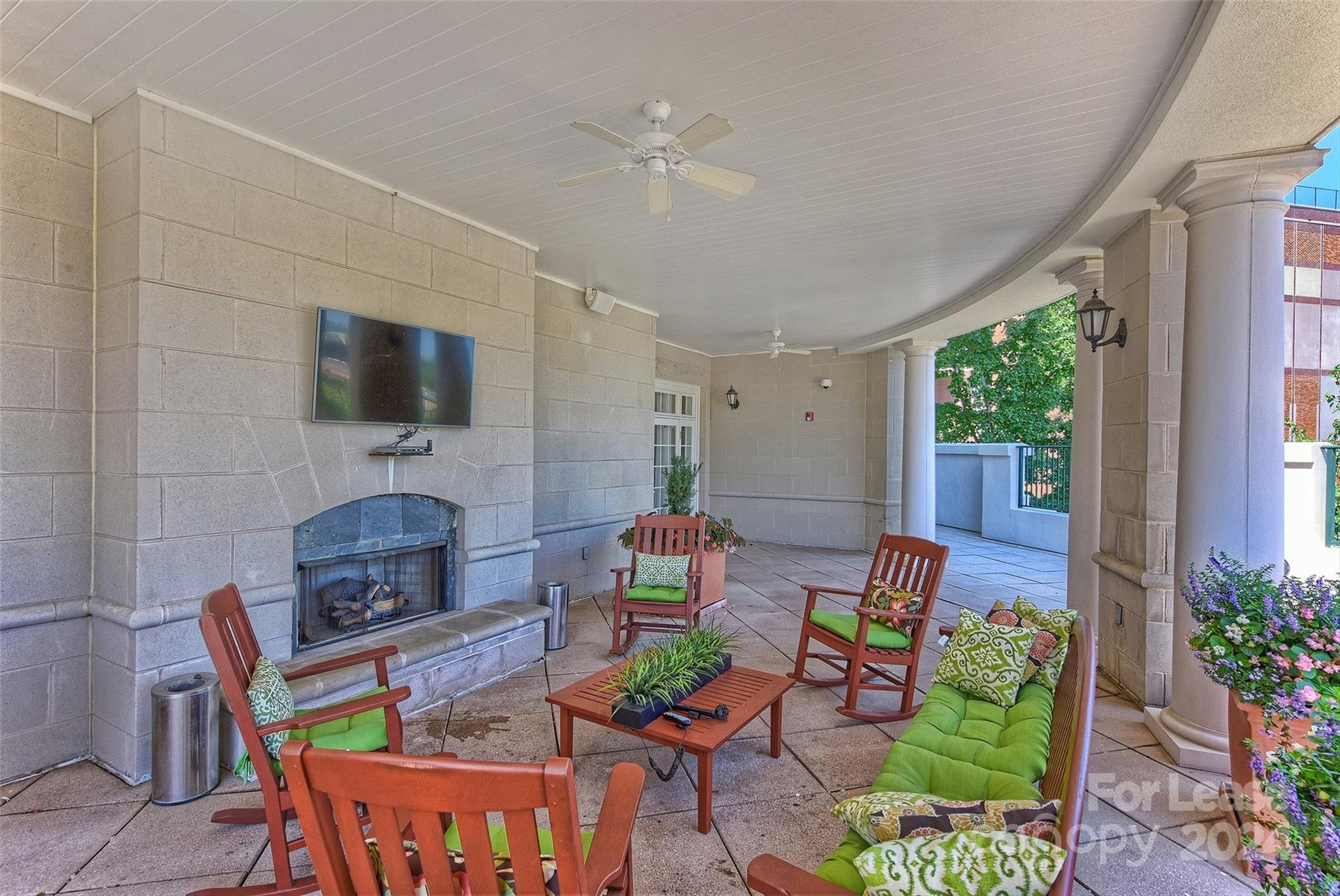 300 W 5th Street Unit: 718