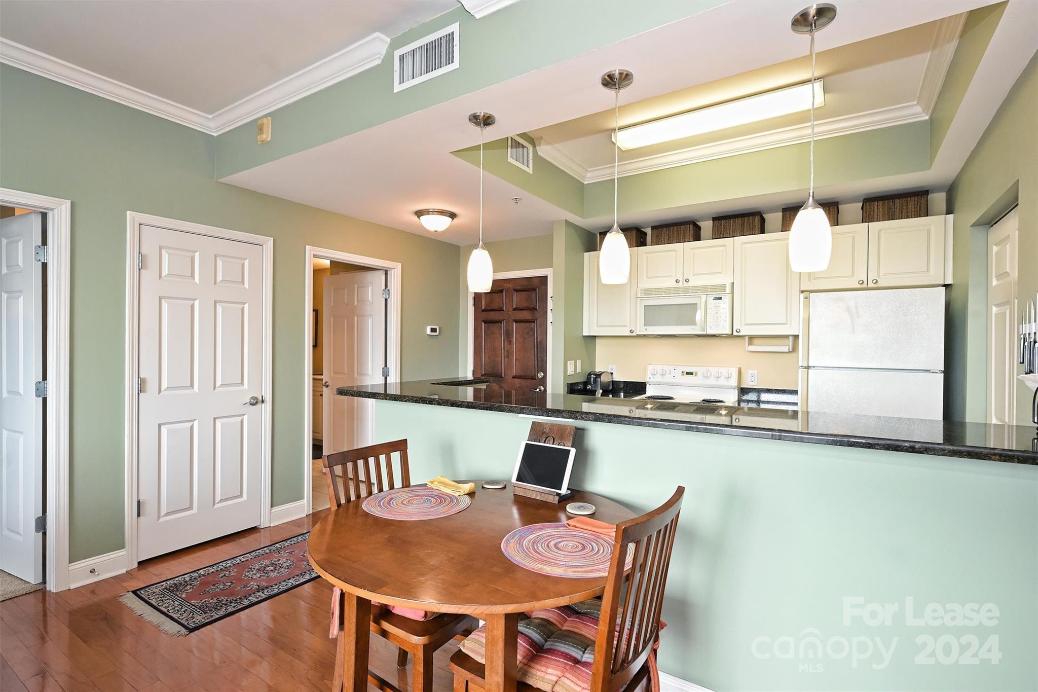 300 W 5th Street Unit: 718