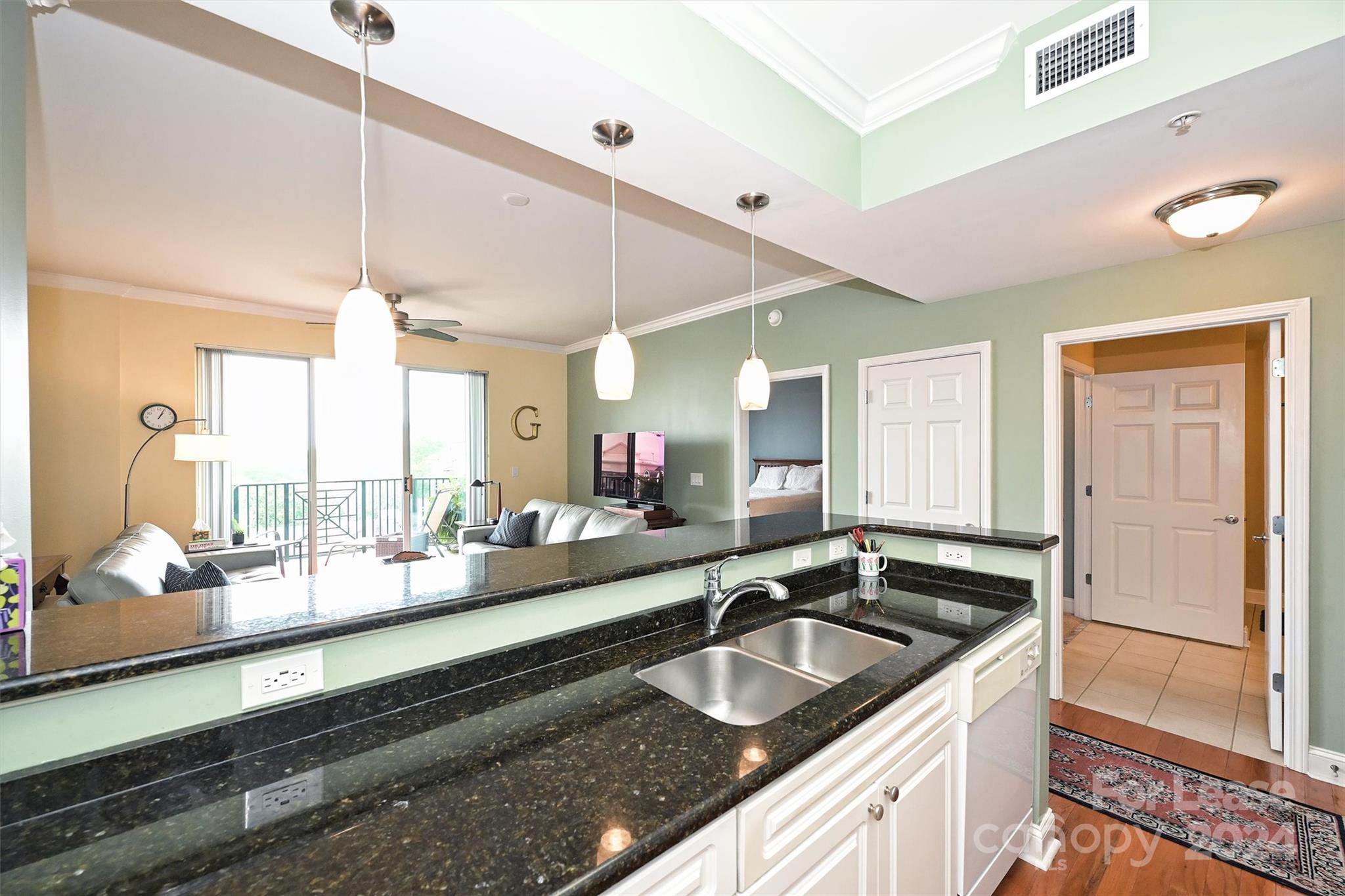 300 W 5th Street Unit: 718