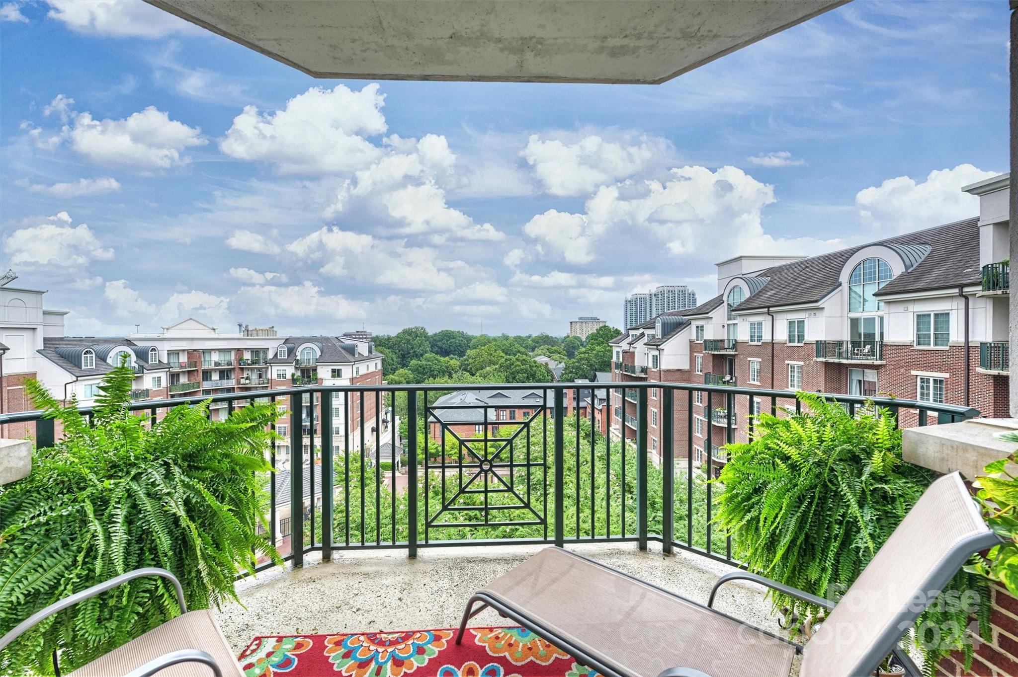 300 W 5th Street Unit: 718