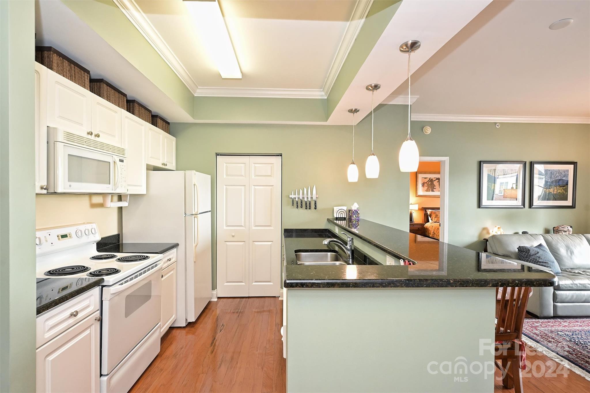 300 W 5th Street Unit: 718