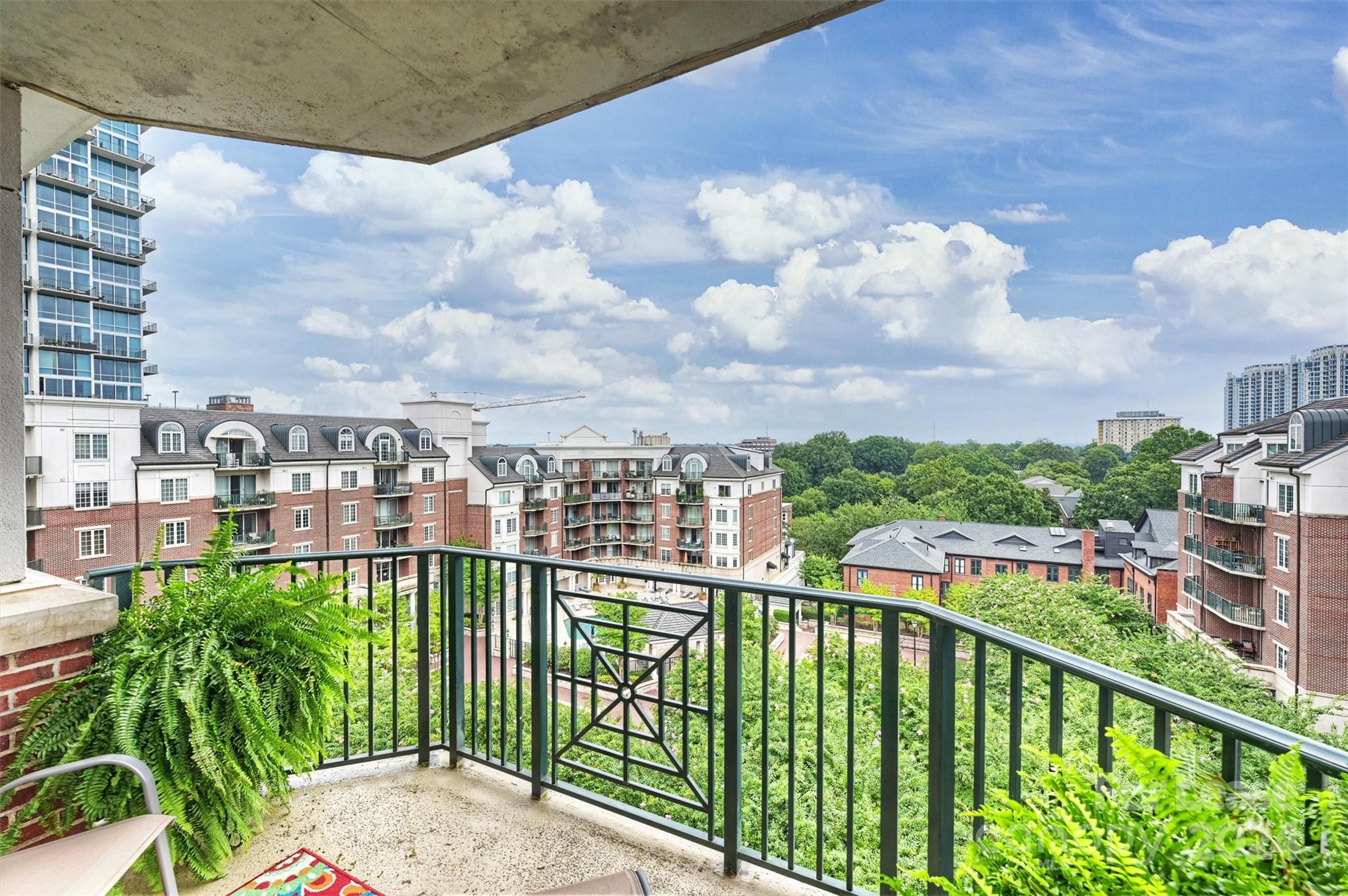 300 W 5th Street Unit: 718