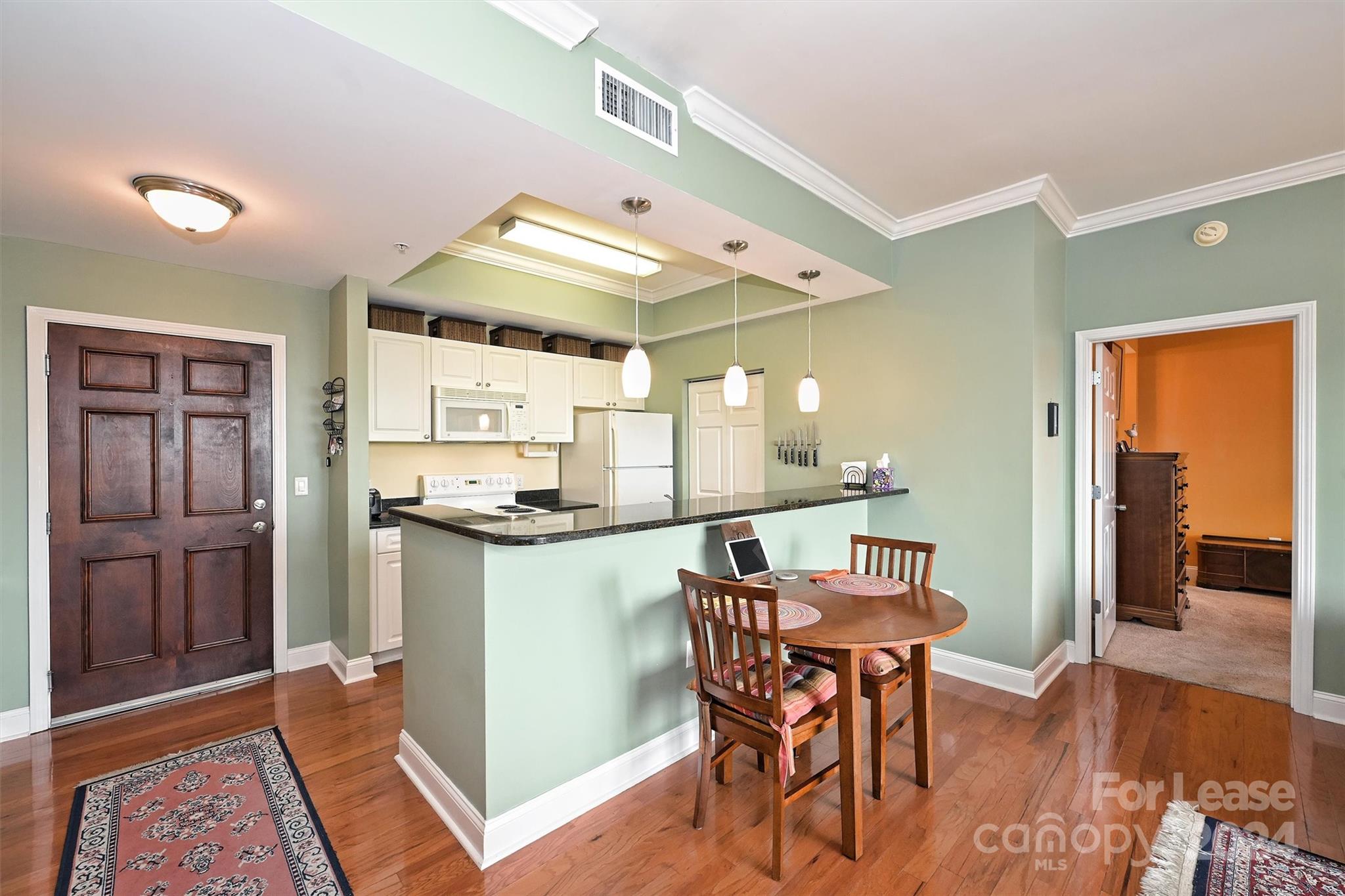 300 W 5th Street Unit: 718