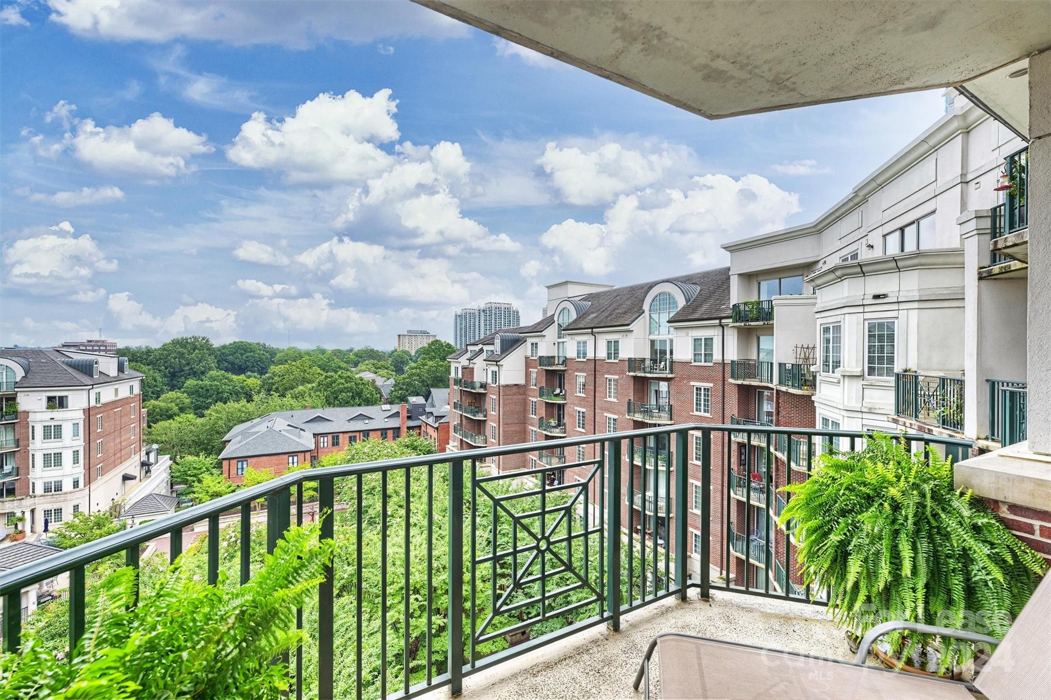 300 W 5th Street Unit: 718