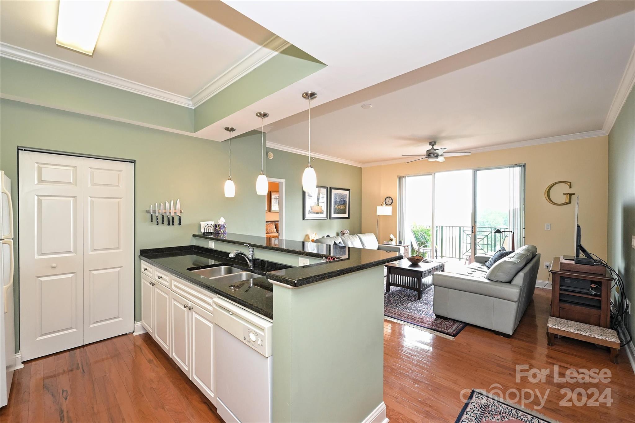 300 W 5th Street Unit: 718