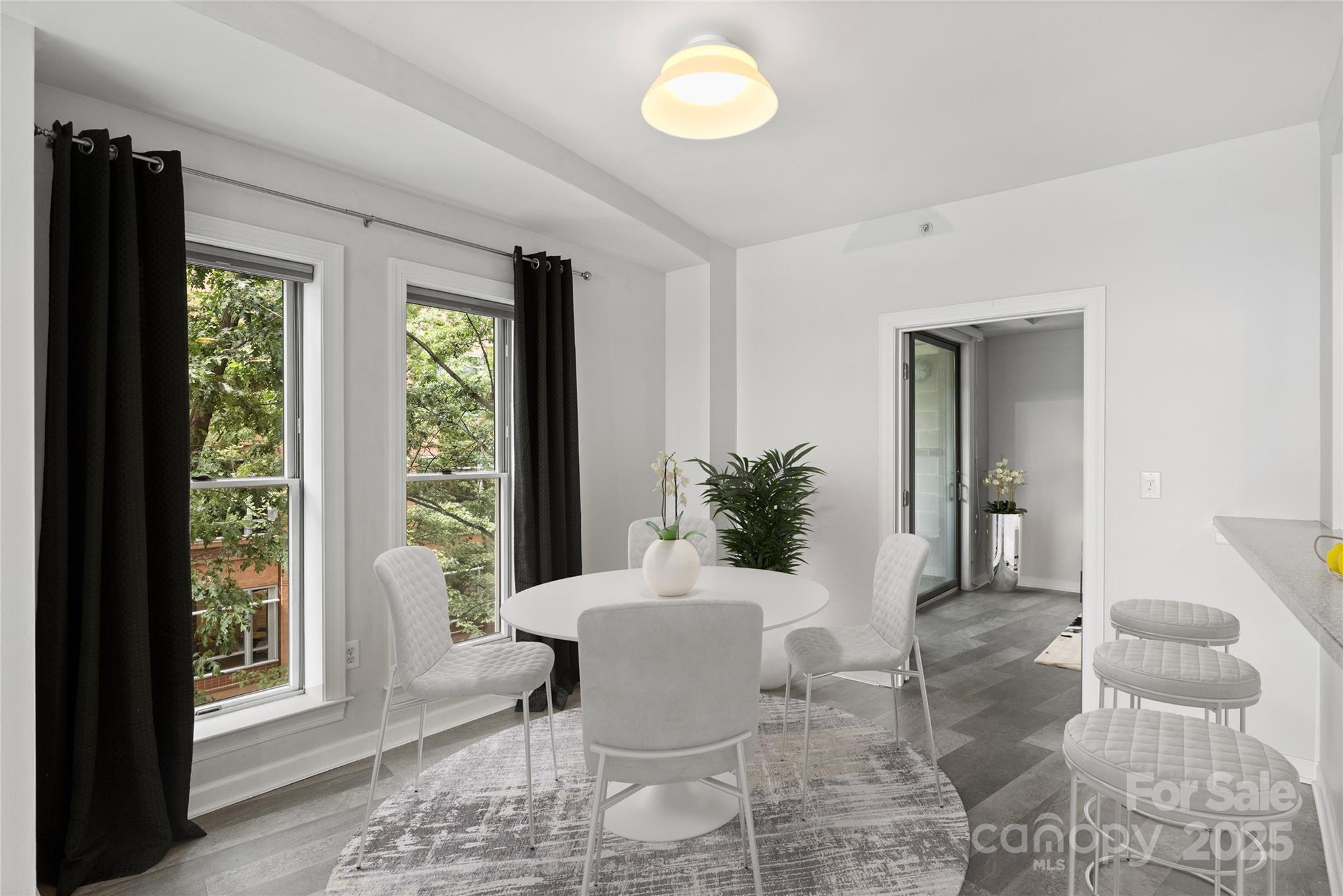 718 W Trade Street Unit: 411