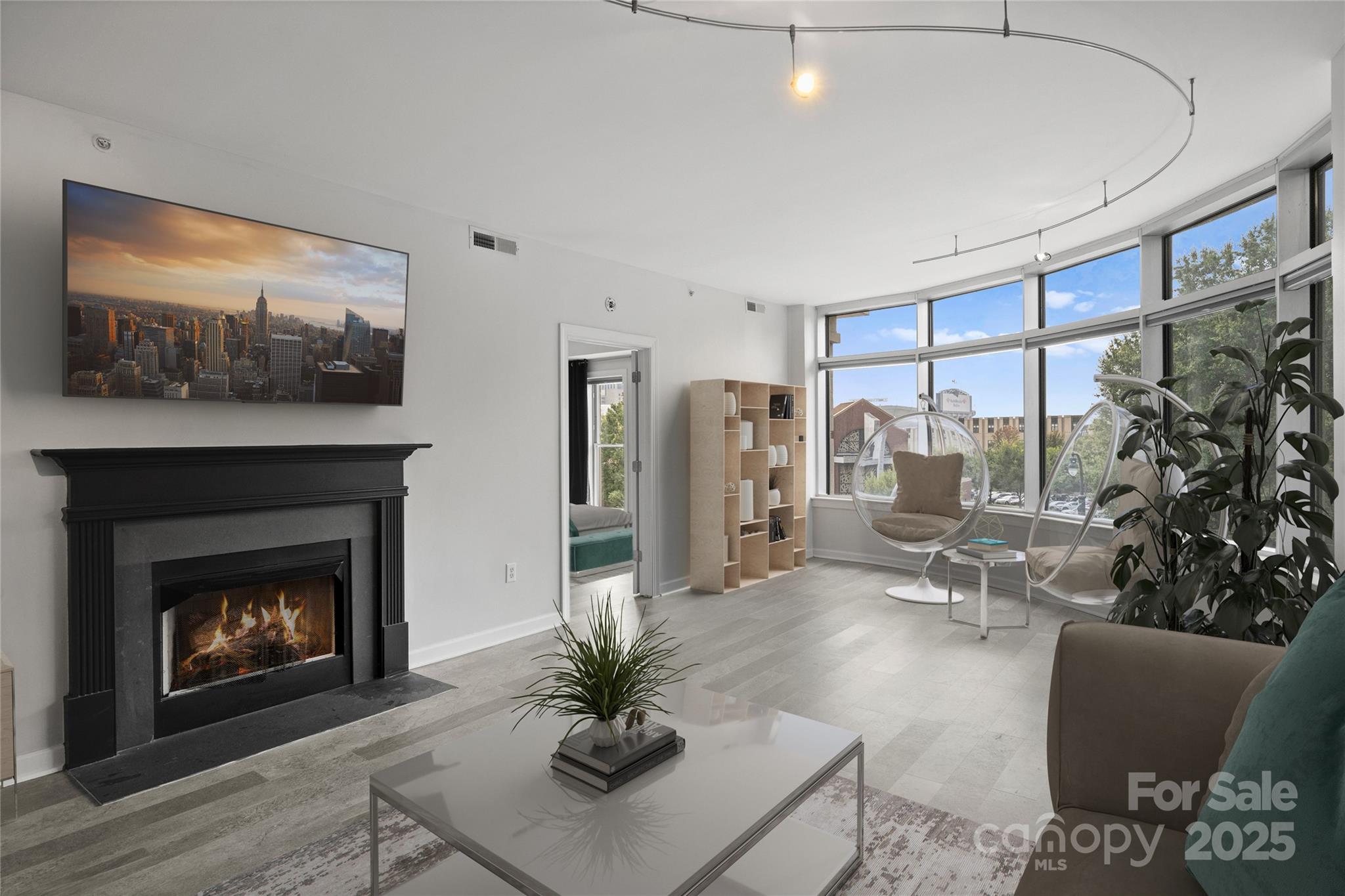 718 W Trade Street Unit: 411