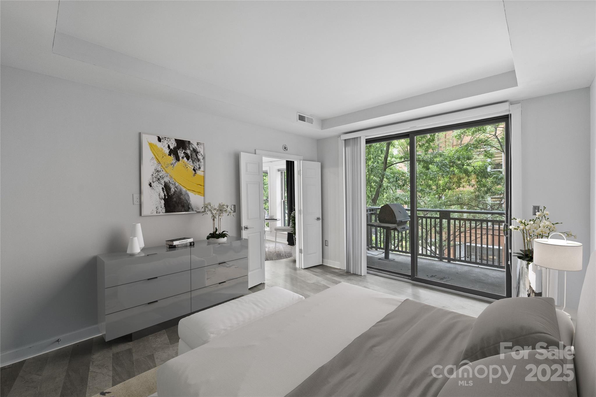 718 W Trade Street Unit: 411