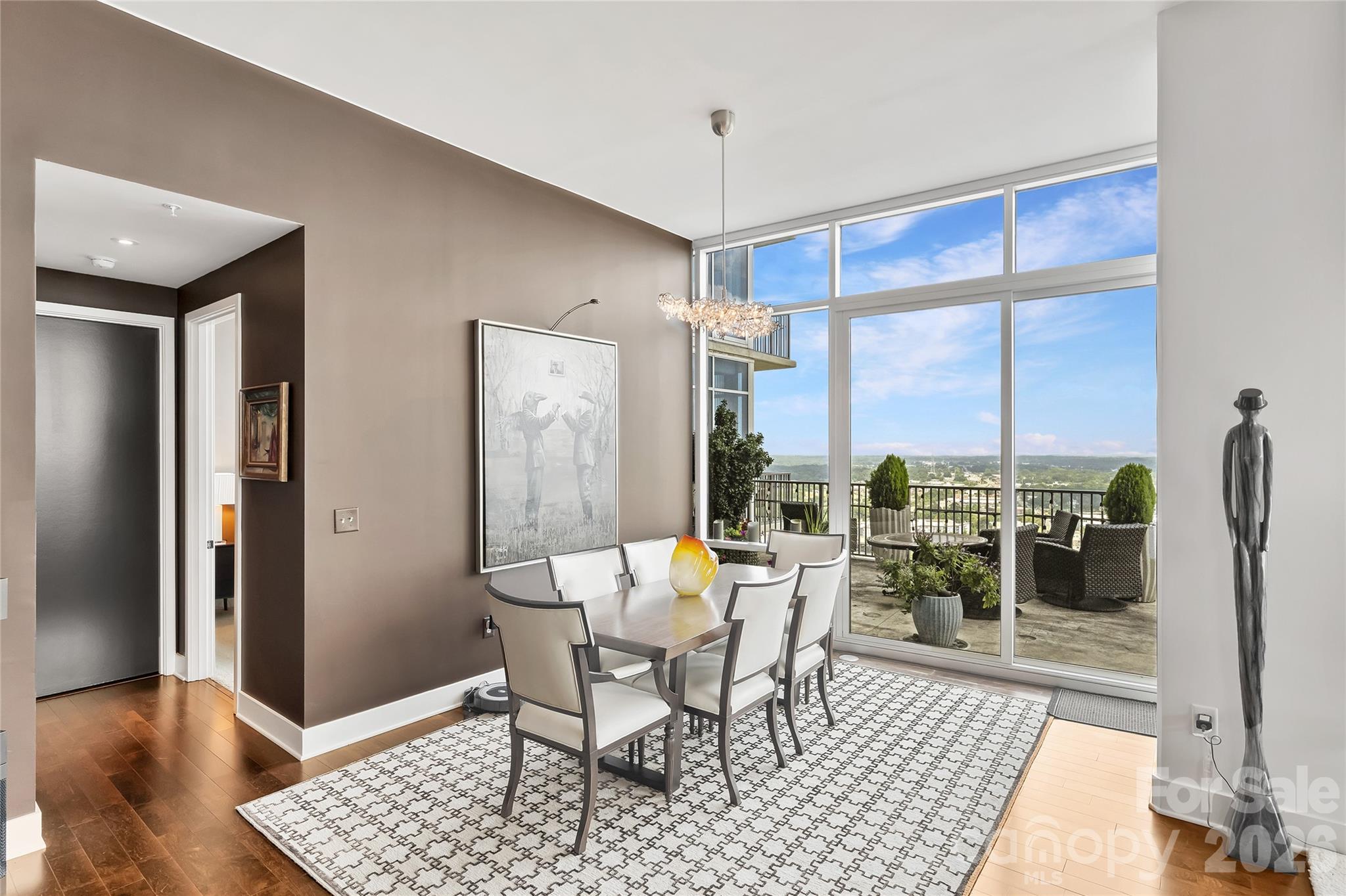 215 N Pine Street Unit: 3705