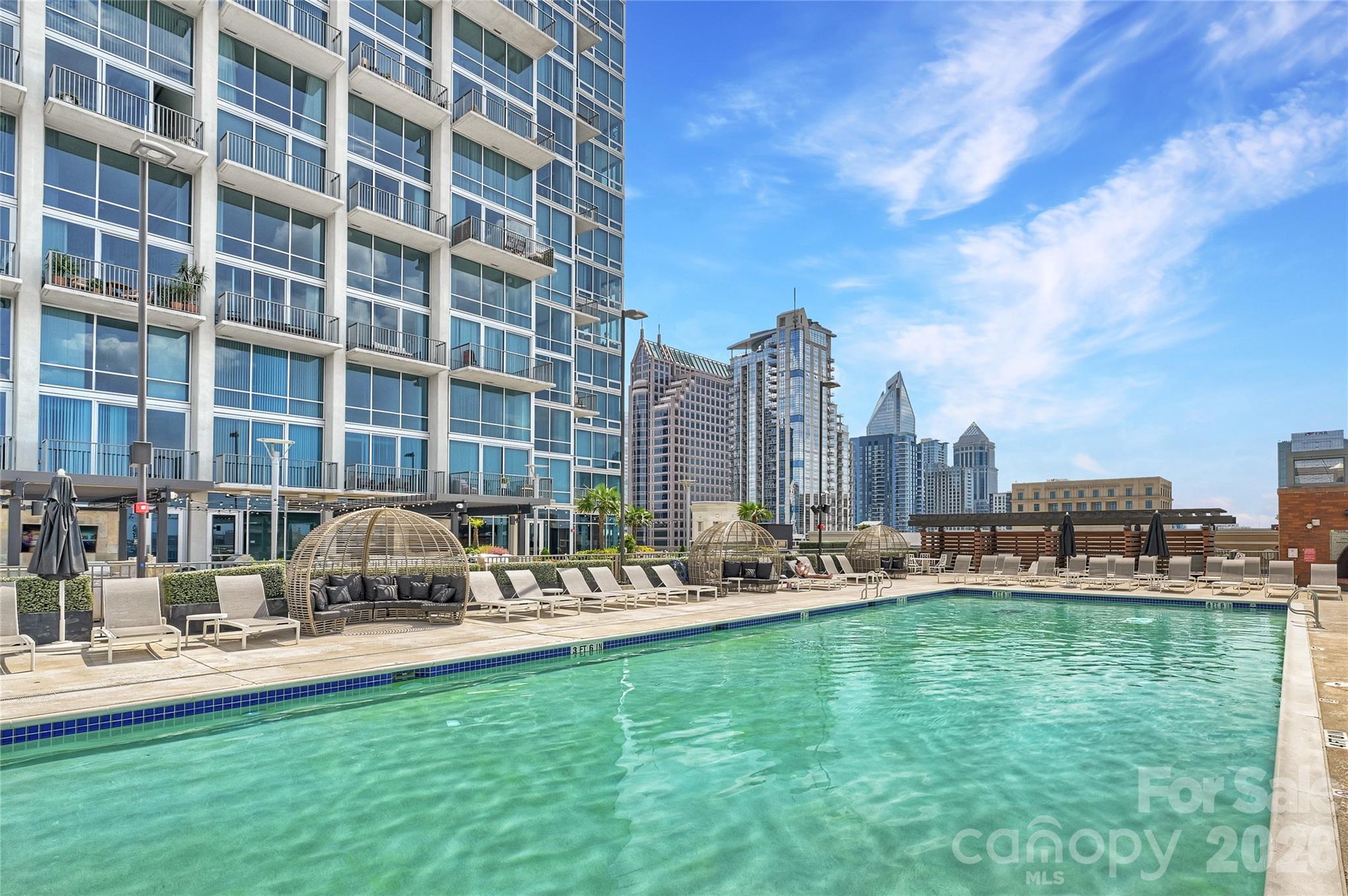 215 N Pine Street Unit: 3705