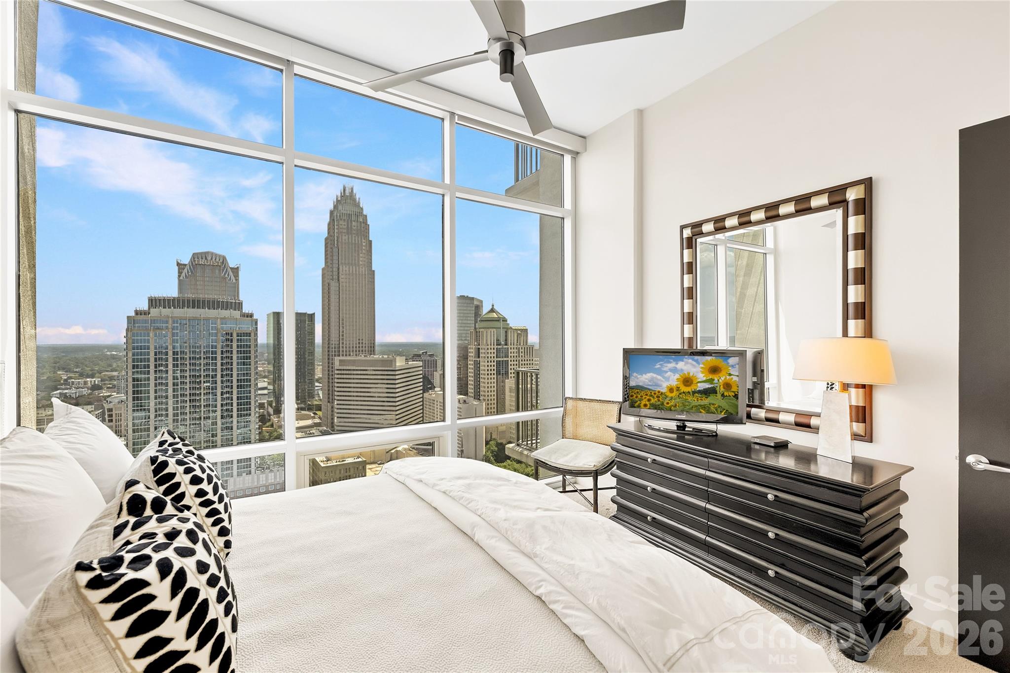 215 N Pine Street Unit: 3705