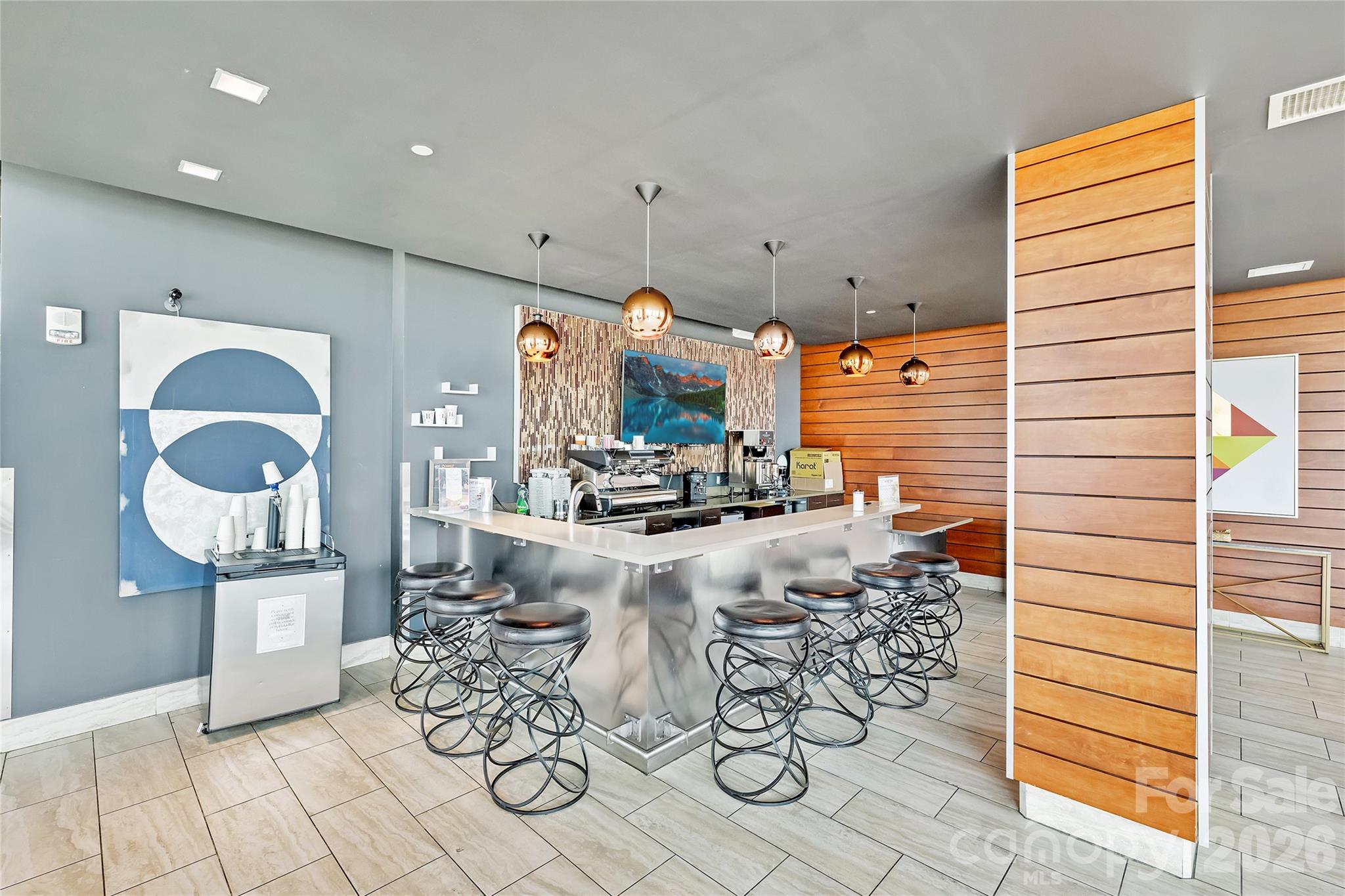 215 N Pine Street Unit: 3705