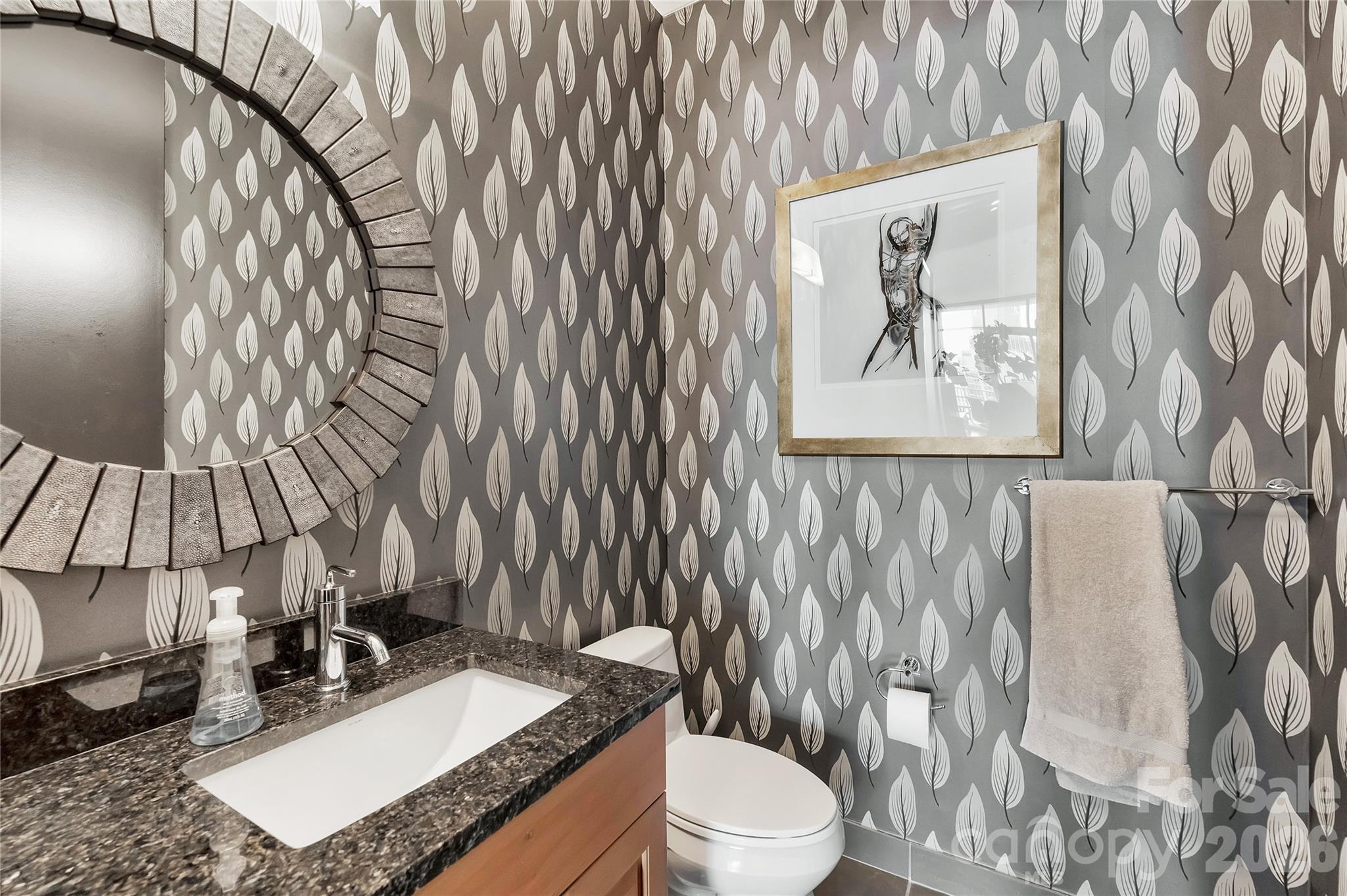 215 N Pine Street Unit: 3705