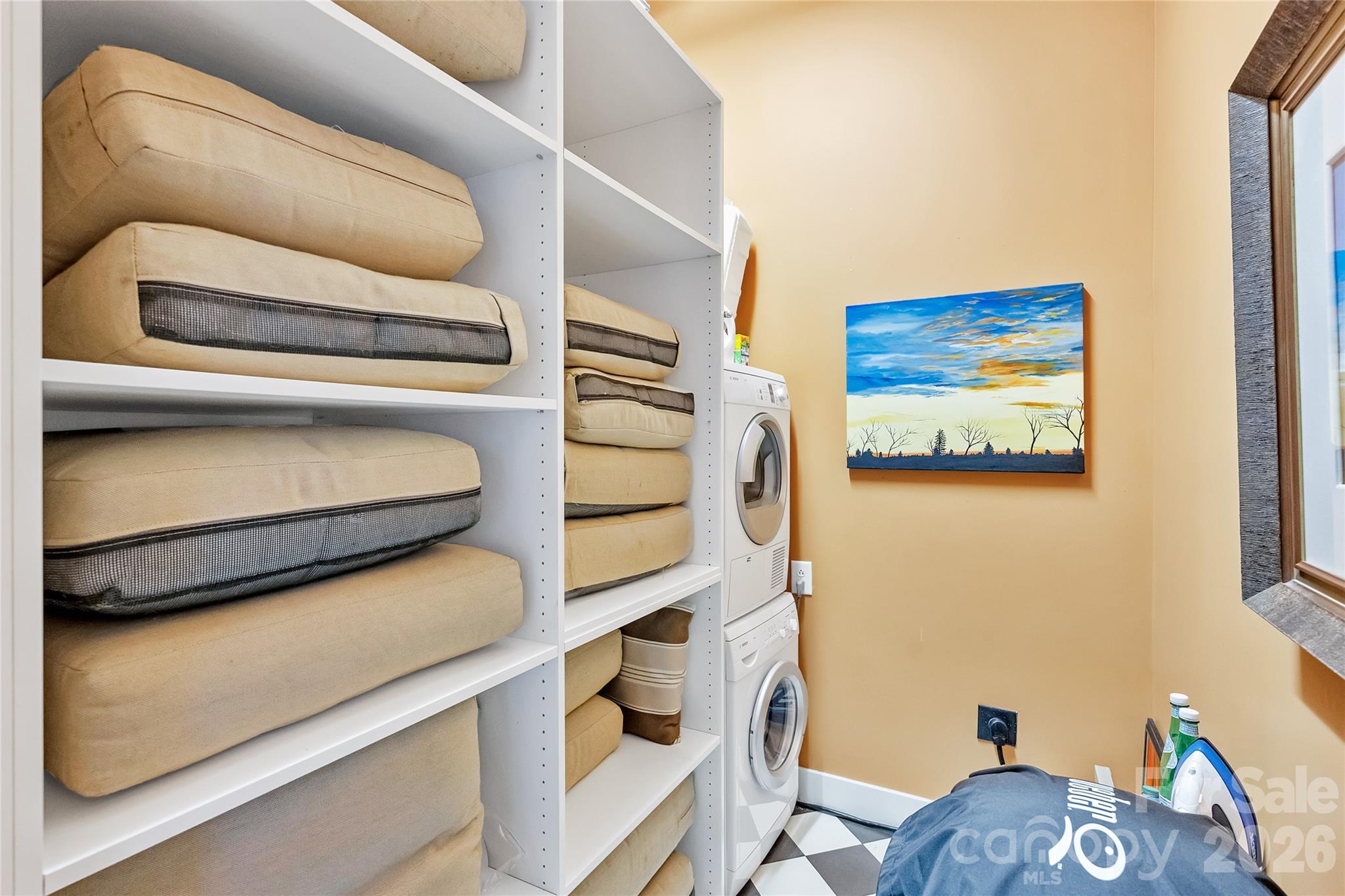 215 N Pine Street Unit: 3705