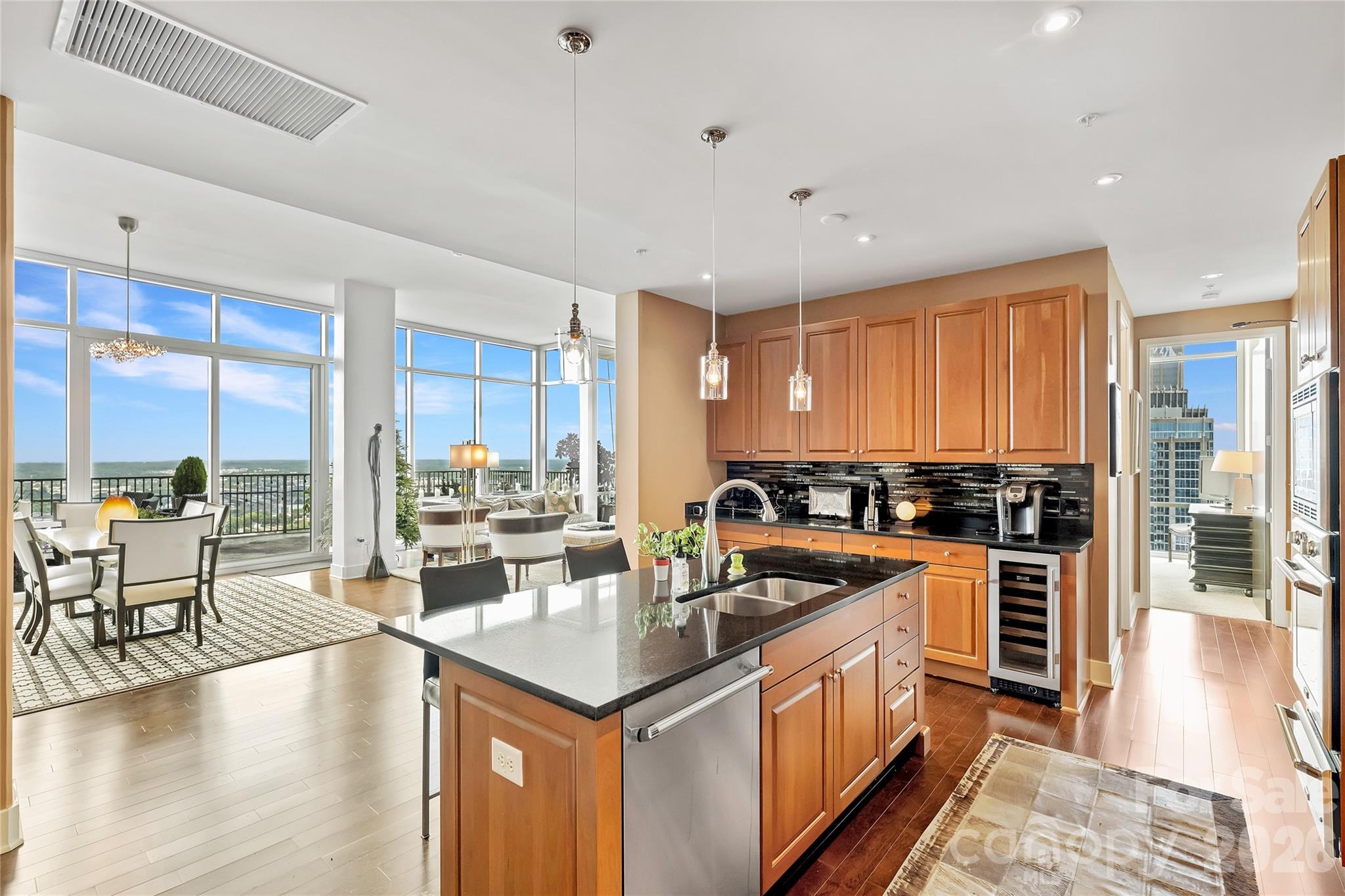 215 N Pine Street Unit: 3705