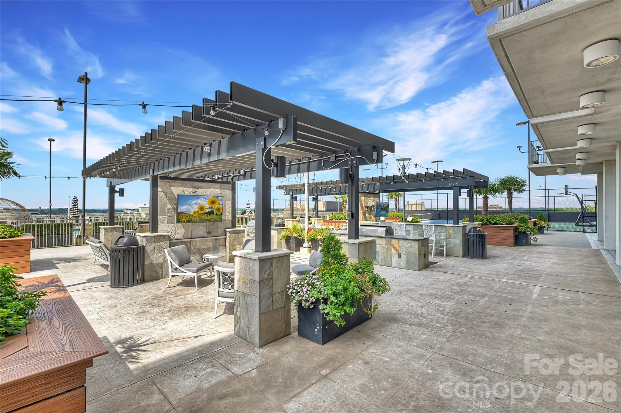 215 N Pine Street Unit: 3705