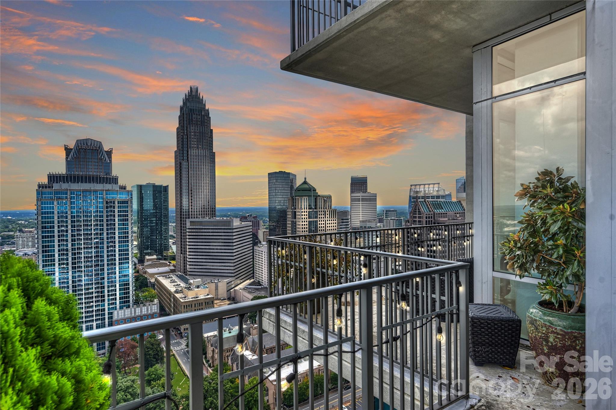 215 N Pine Street Unit: 3705