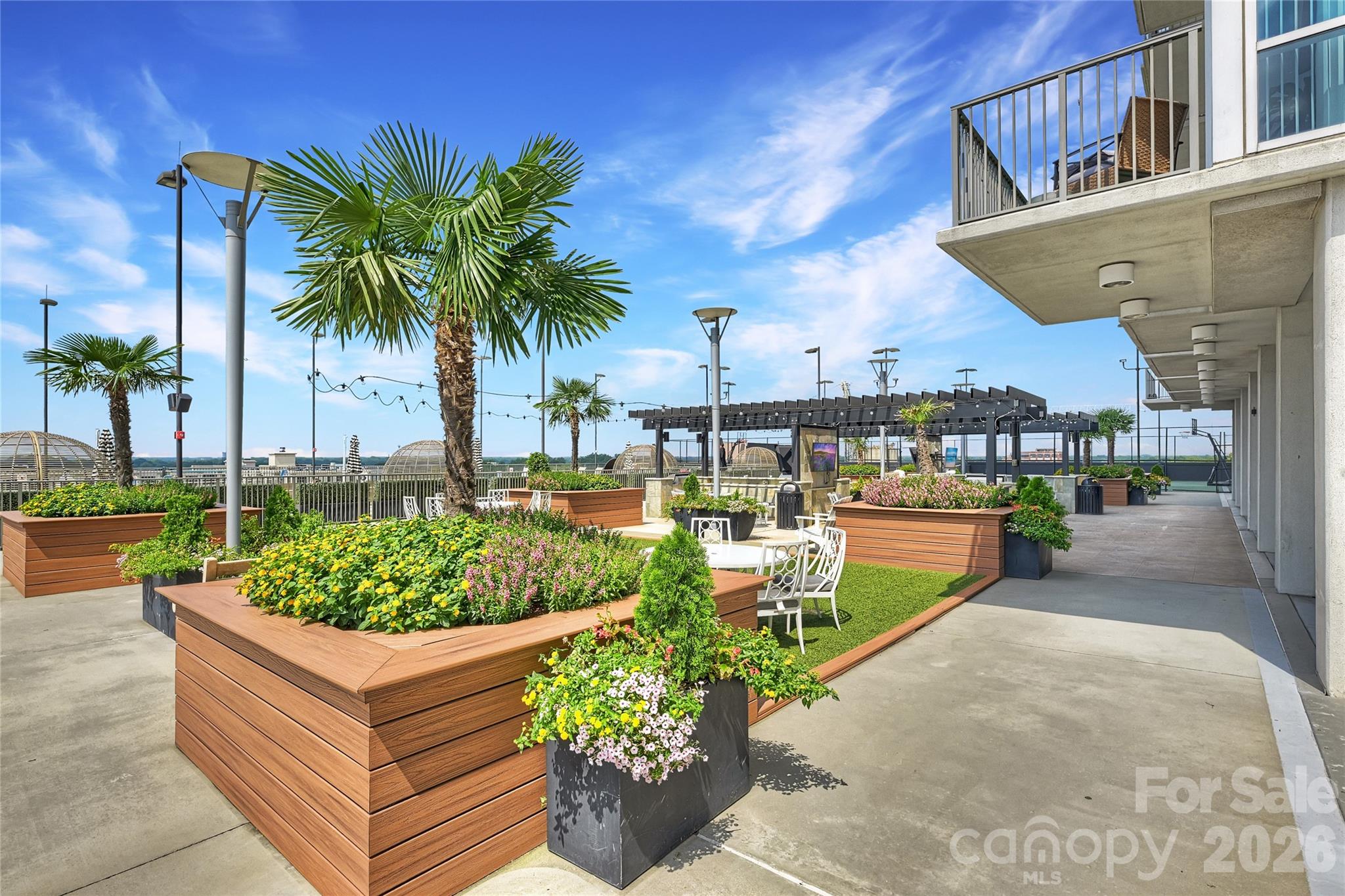 215 N Pine Street Unit: 3705