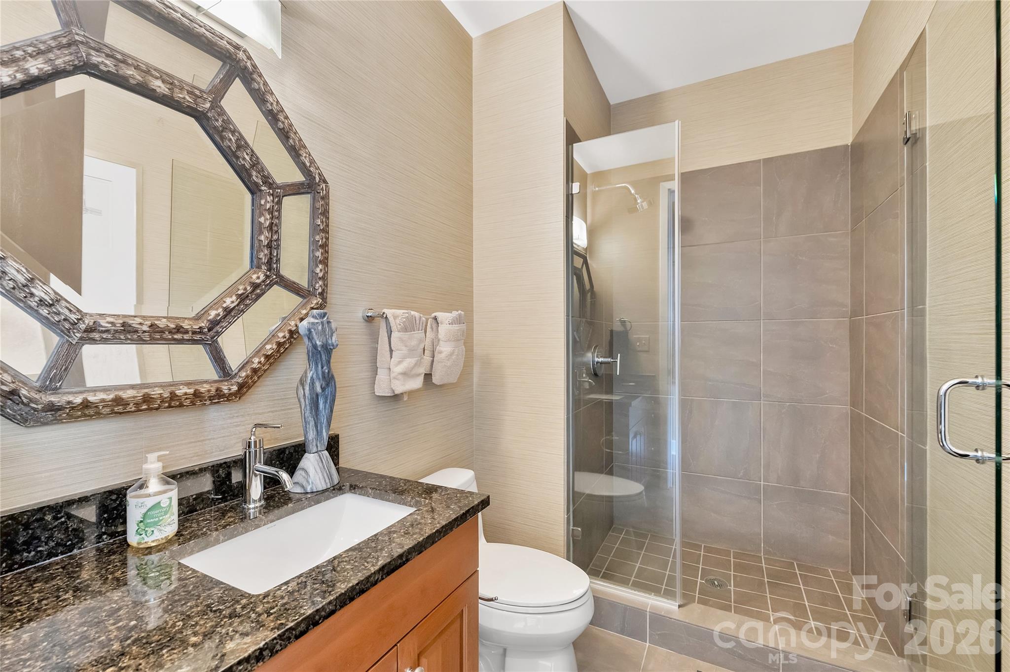215 N Pine Street Unit: 3705