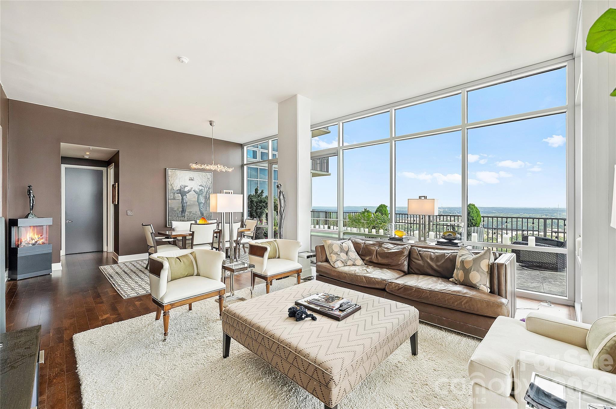 215 N Pine Street Unit: 3705