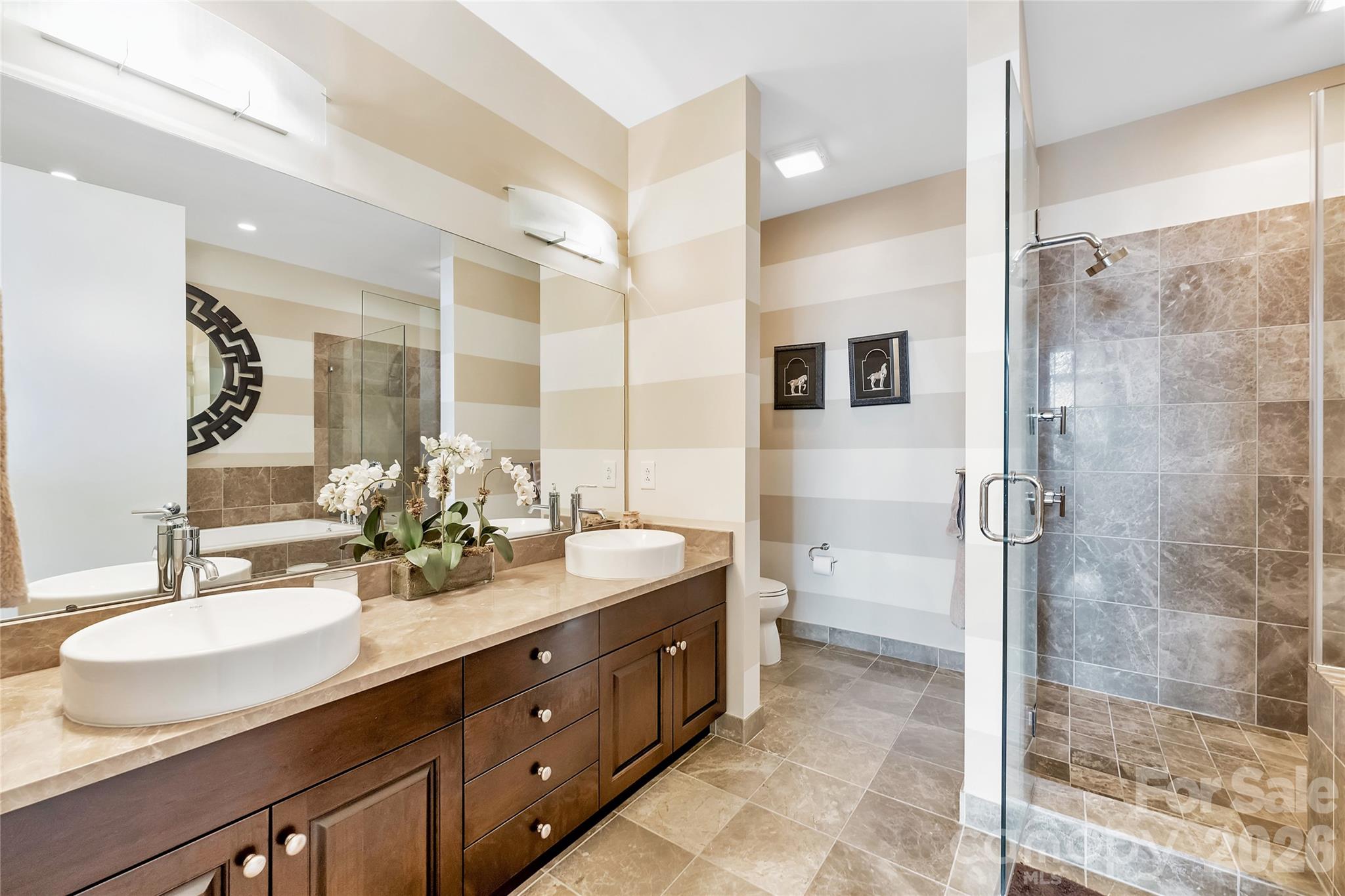 215 N Pine Street Unit: 3705