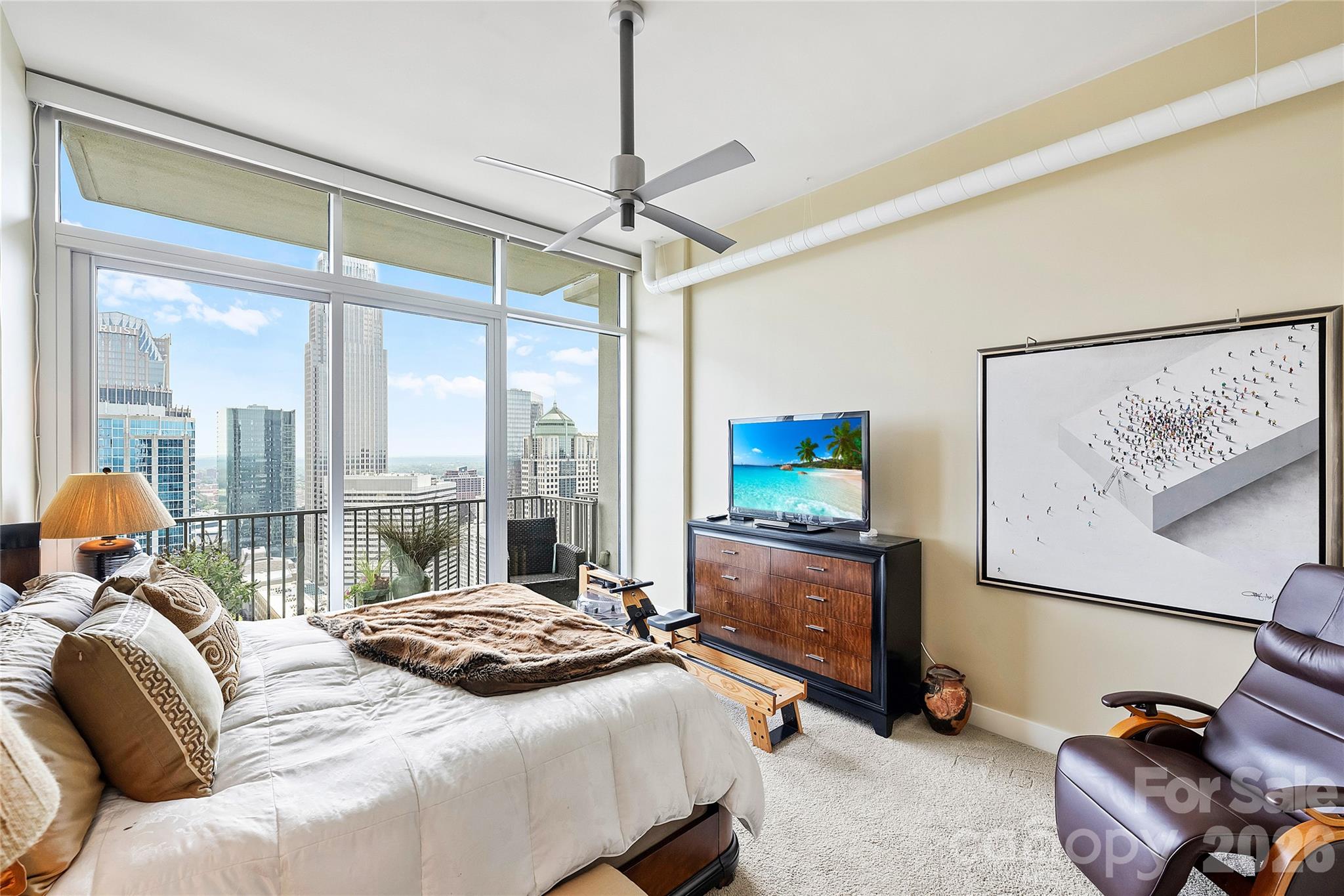 215 N Pine Street Unit: 3705