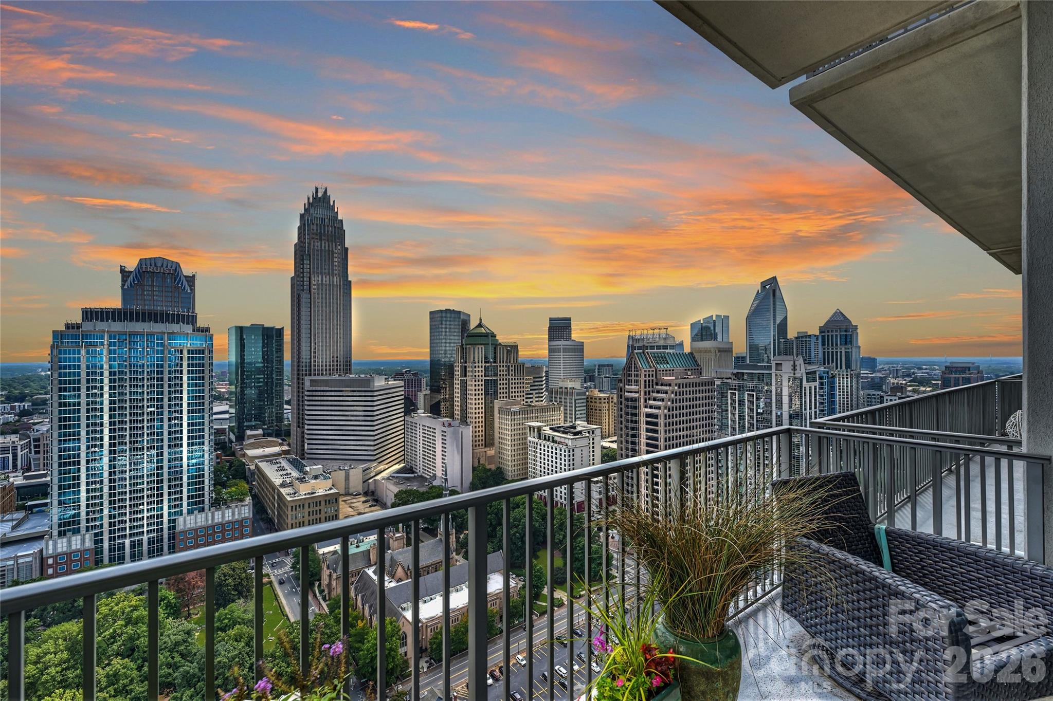 215 N Pine Street Unit: 3705