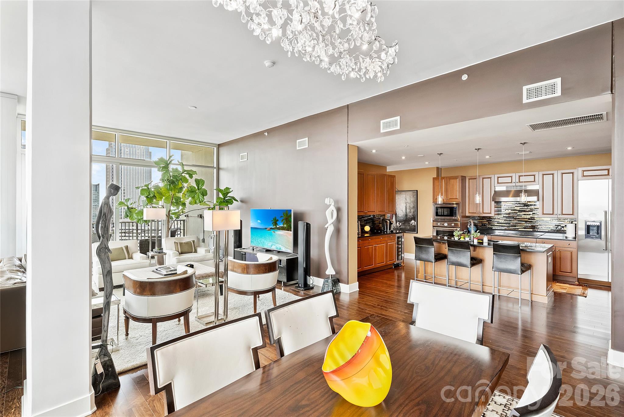 215 N Pine Street Unit: 3705