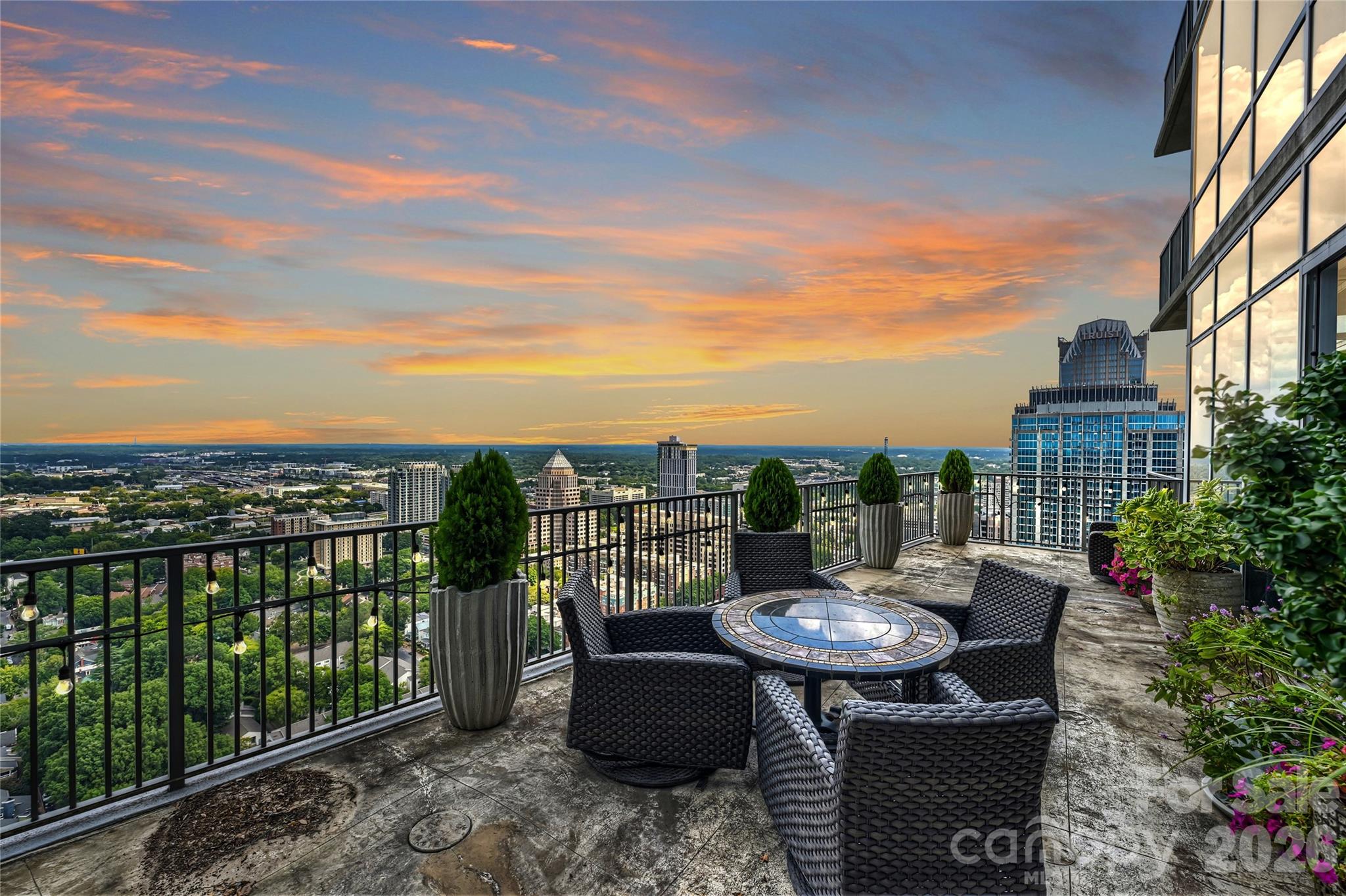 215 N Pine Street Unit: 3705