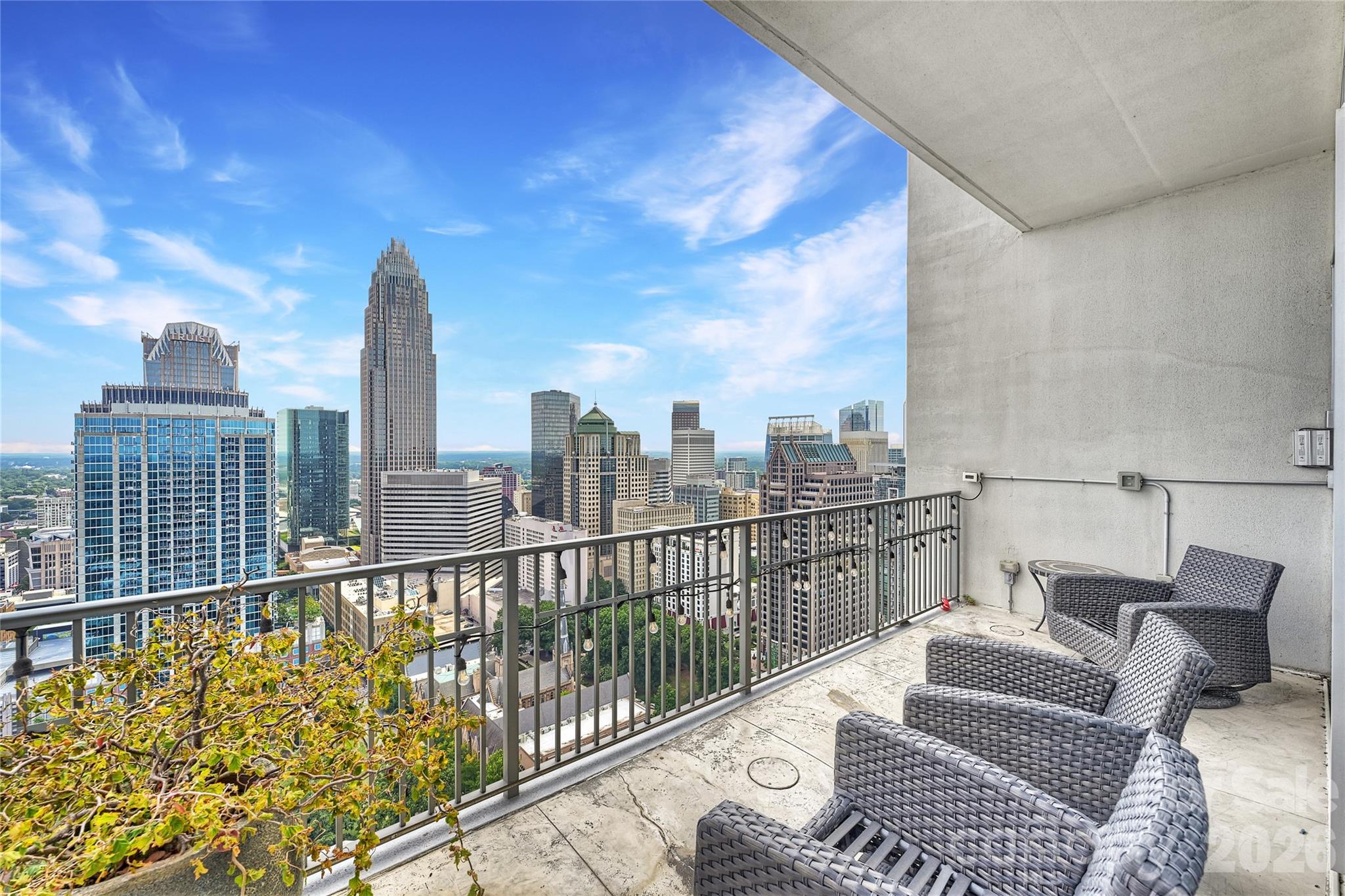 215 N Pine Street Unit: 3705