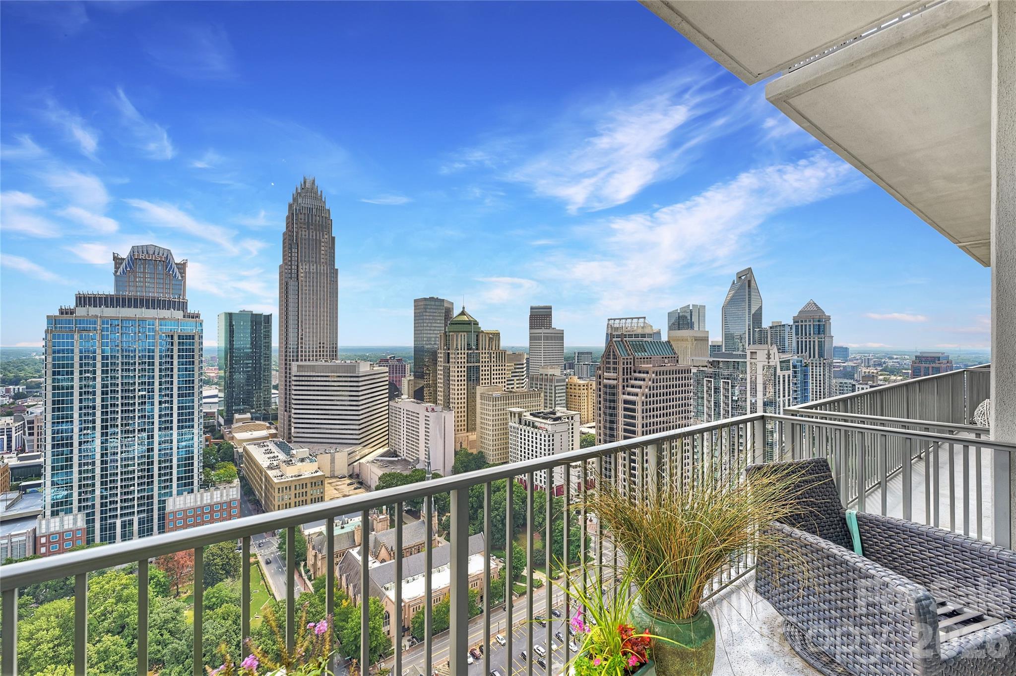 215 N Pine Street Unit: 3705