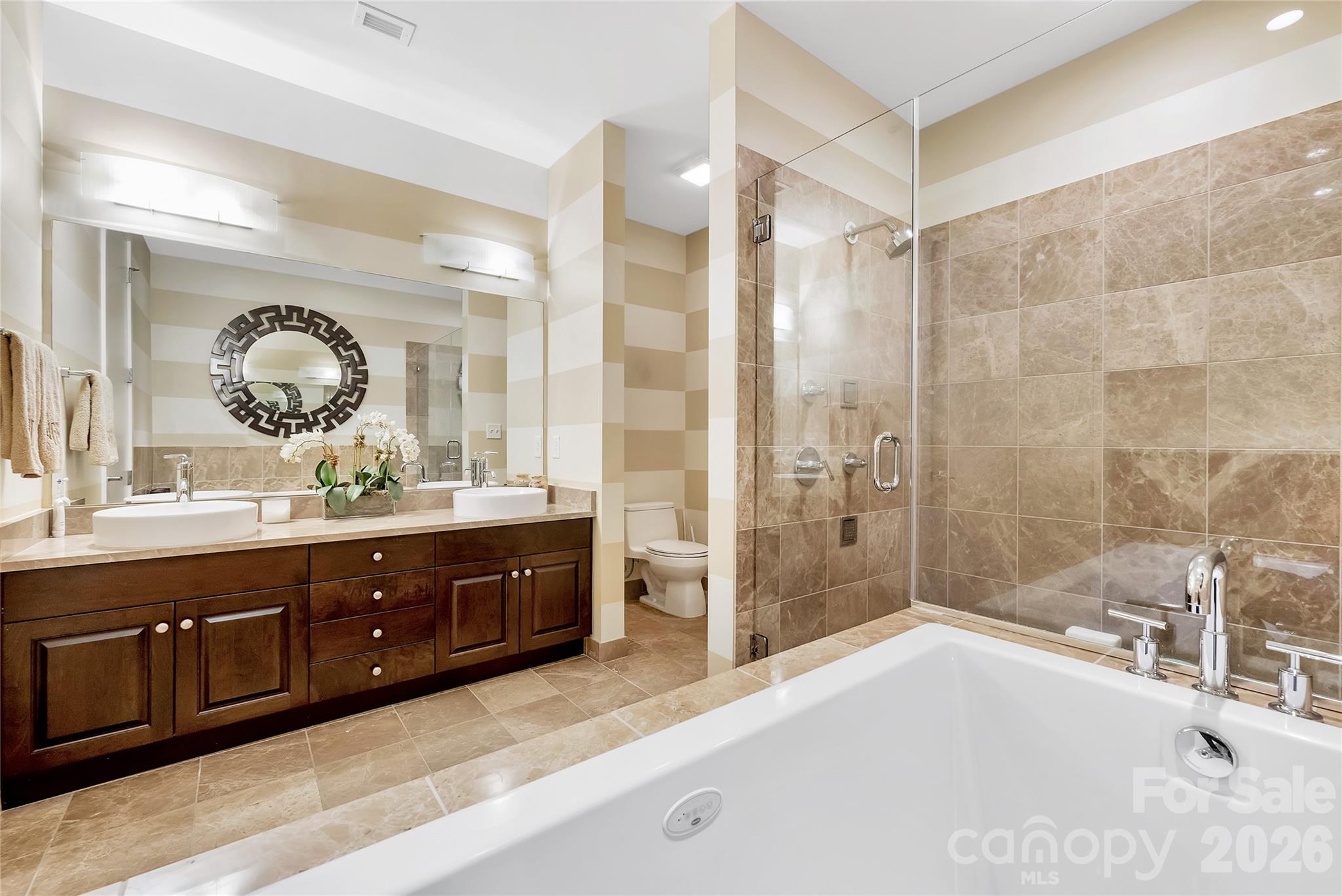 215 N Pine Street Unit: 3705