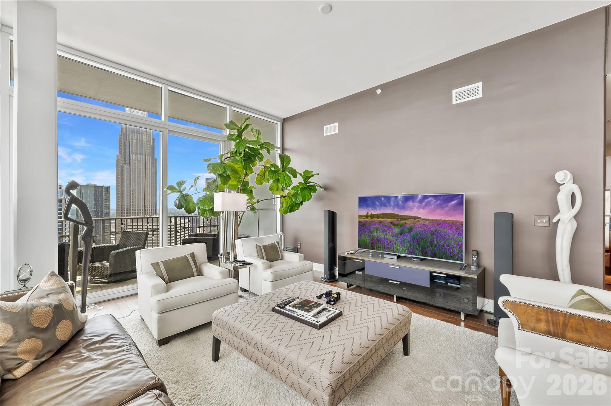 215 N Pine Street Unit: 3705