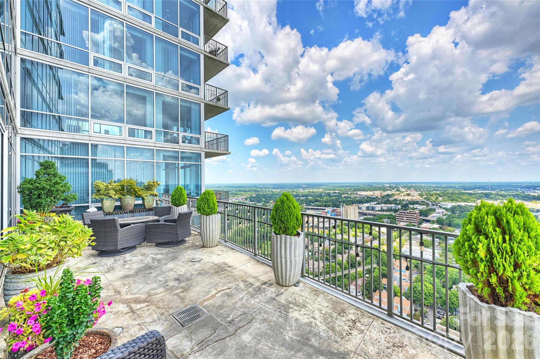 215 N Pine Street Unit: 3705
