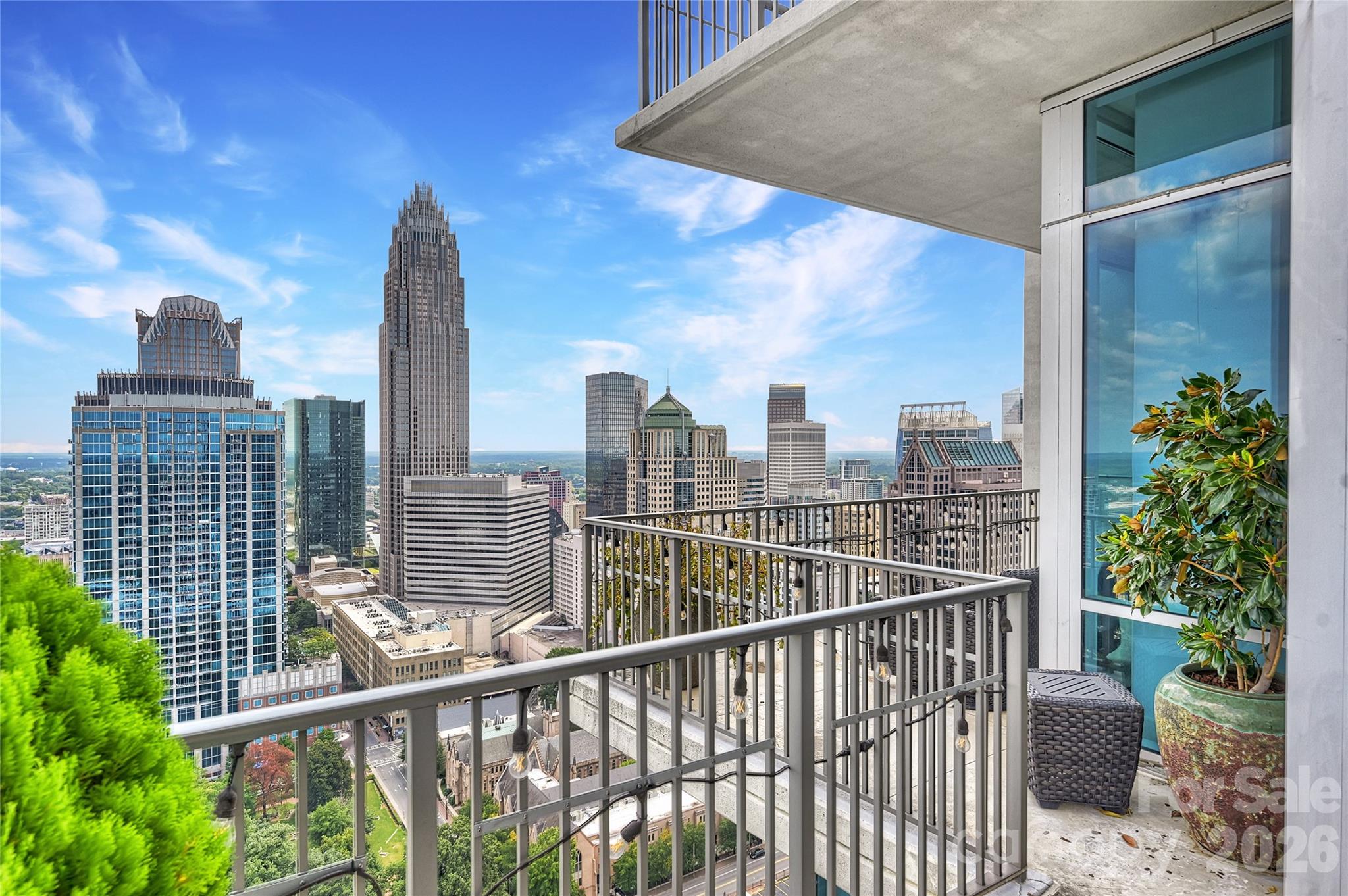 215 N Pine Street Unit: 3705