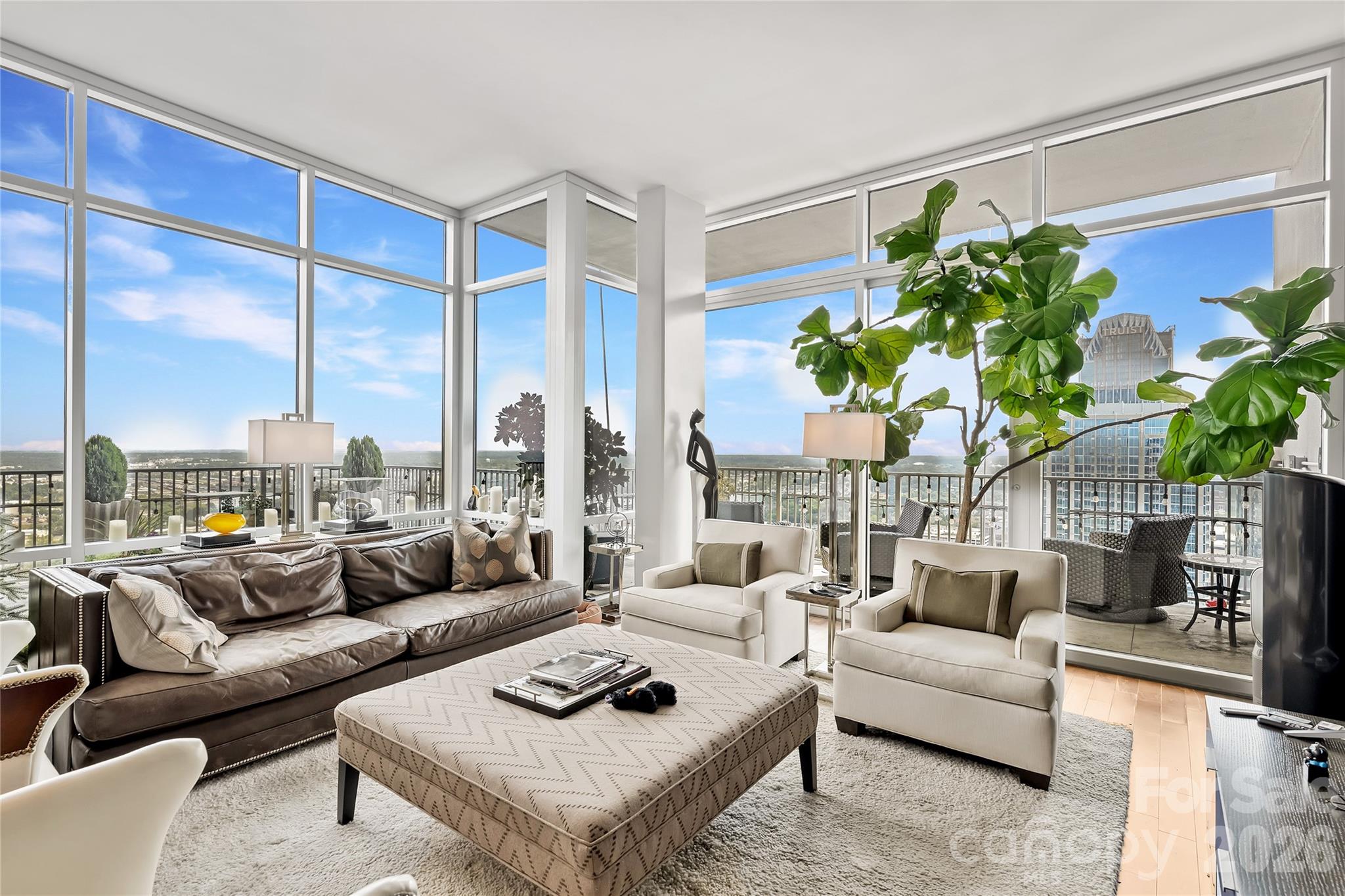 215 N Pine Street Unit: 3705