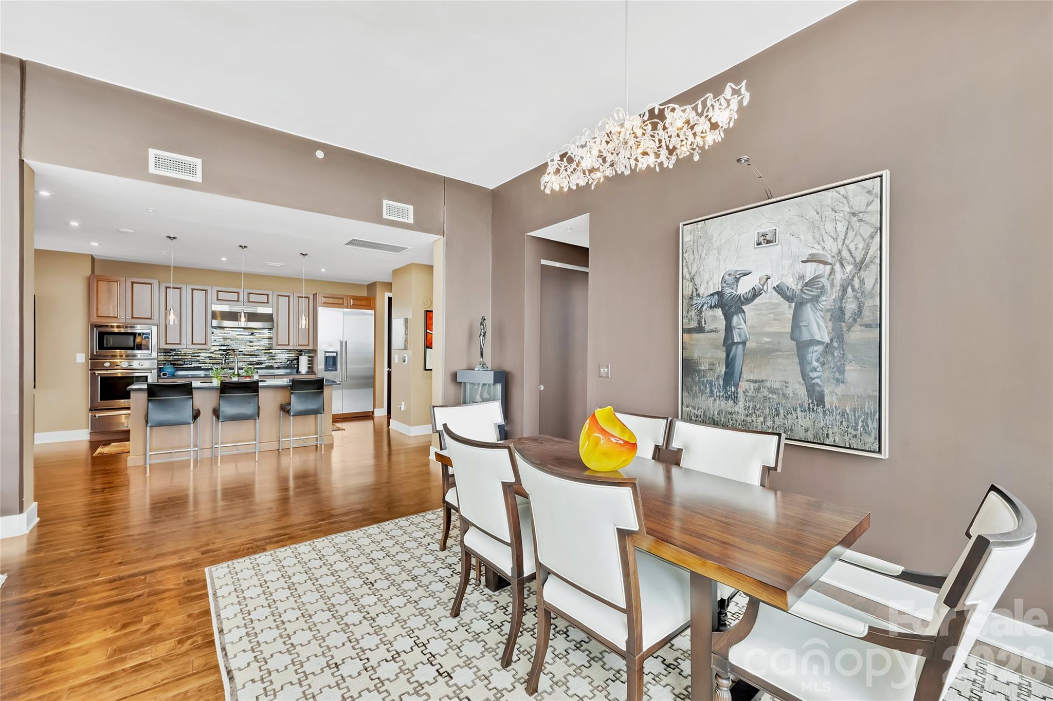 215 N Pine Street Unit: 3705