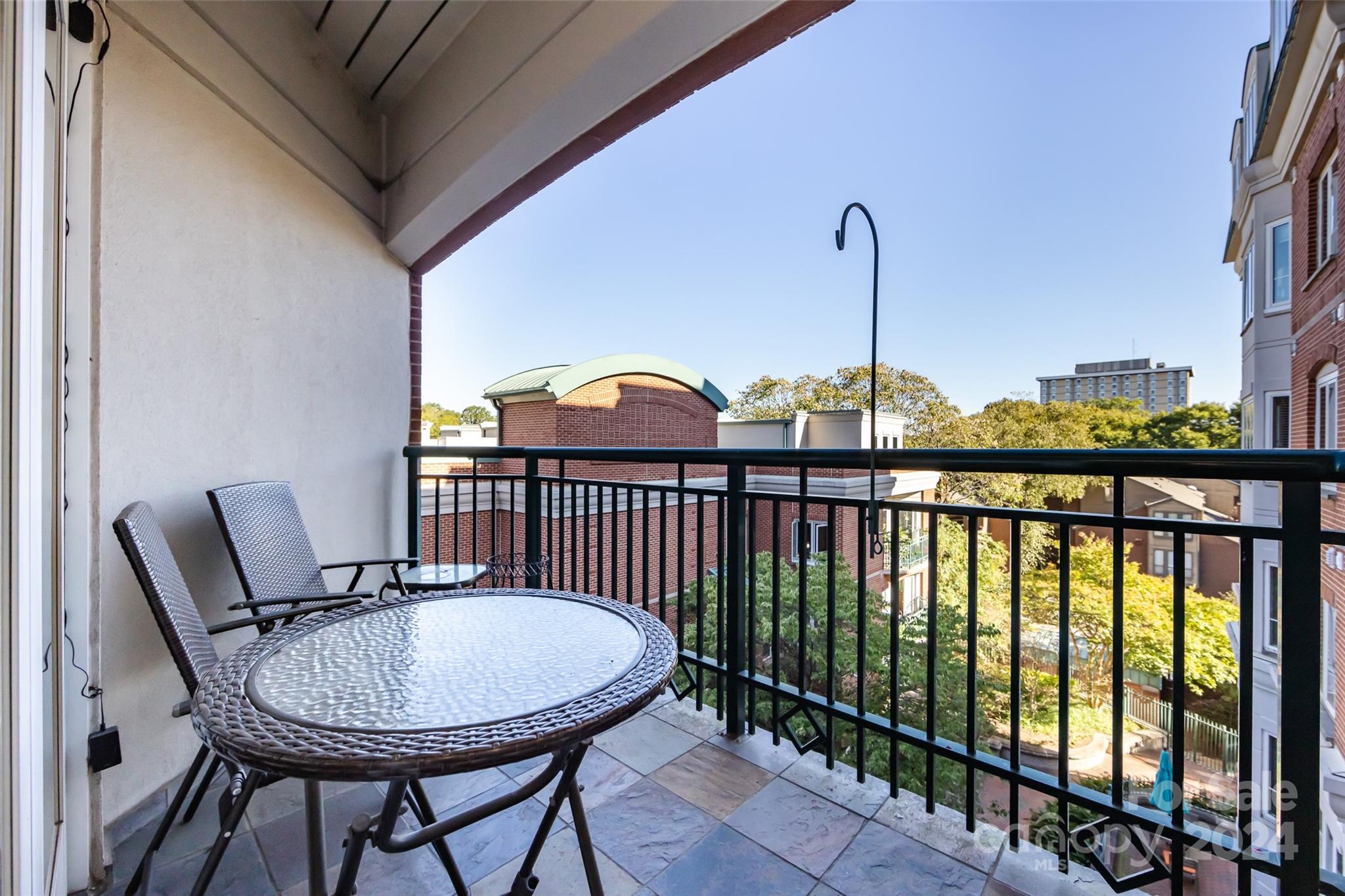 401 N Church Street Unit: 406