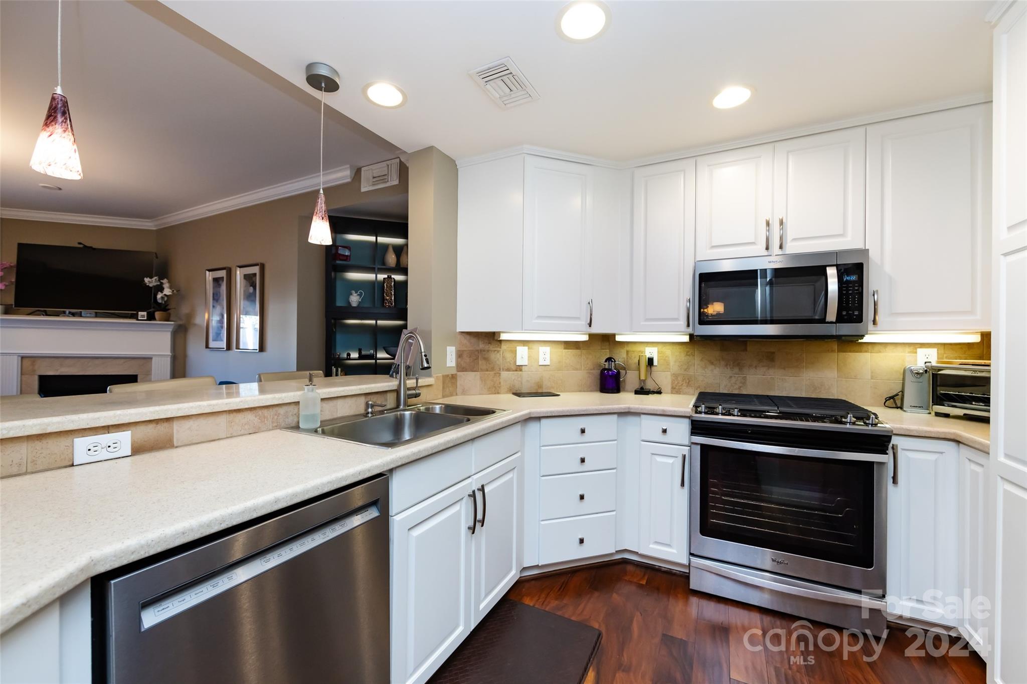 401 N Church Street Unit: 406