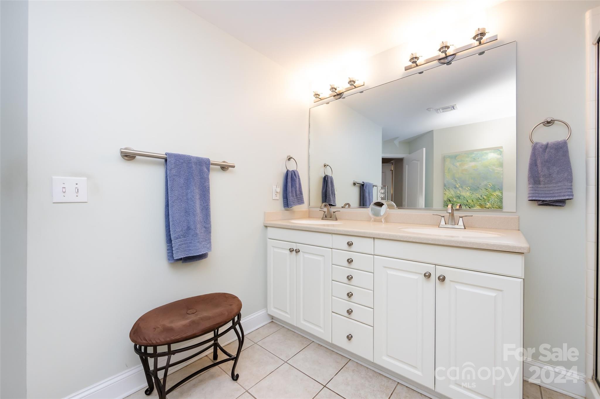 401 N Church Street Unit: 406