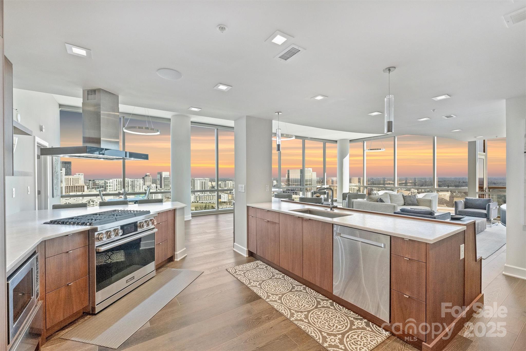 315 Arlington Avenue Unit: 2201