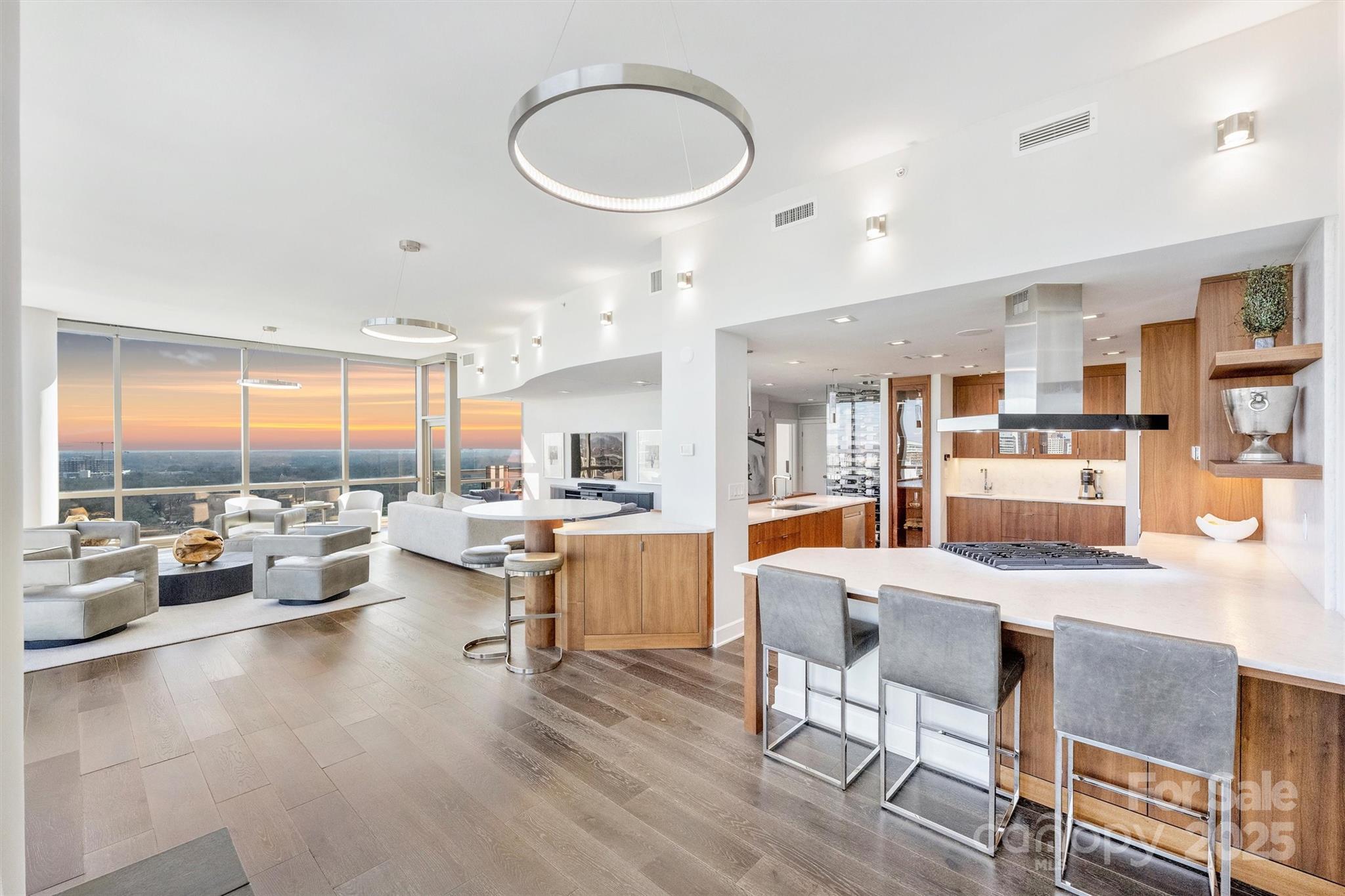 315 Arlington Avenue Unit: 2201