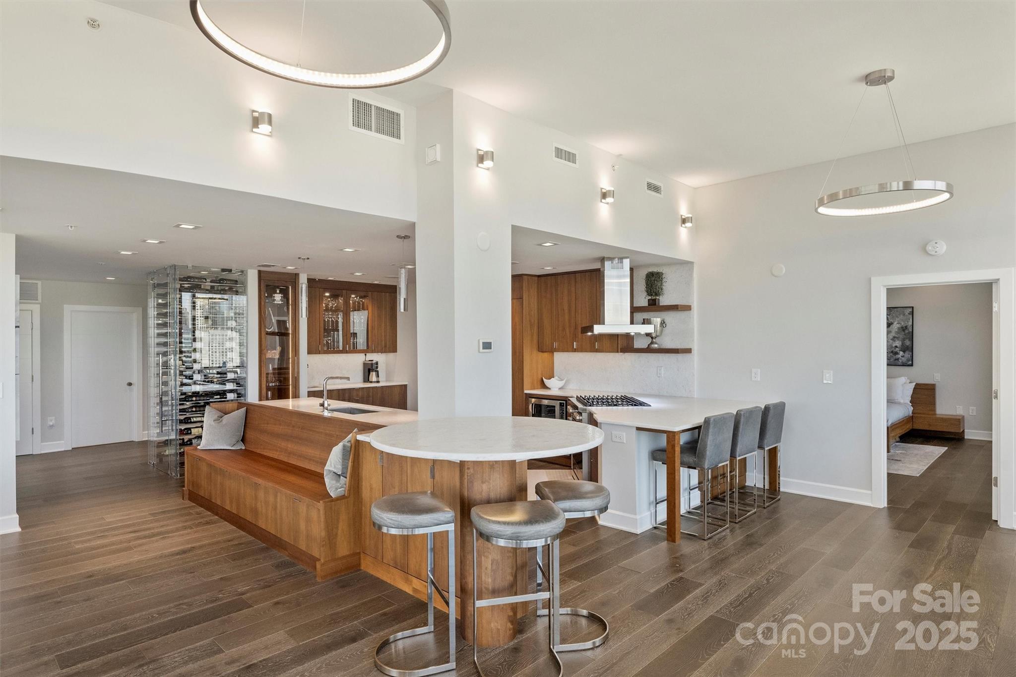 315 Arlington Avenue Unit: 2201