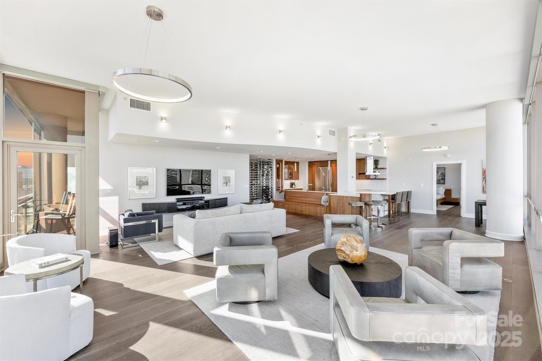 315 Arlington Avenue Unit: 2201