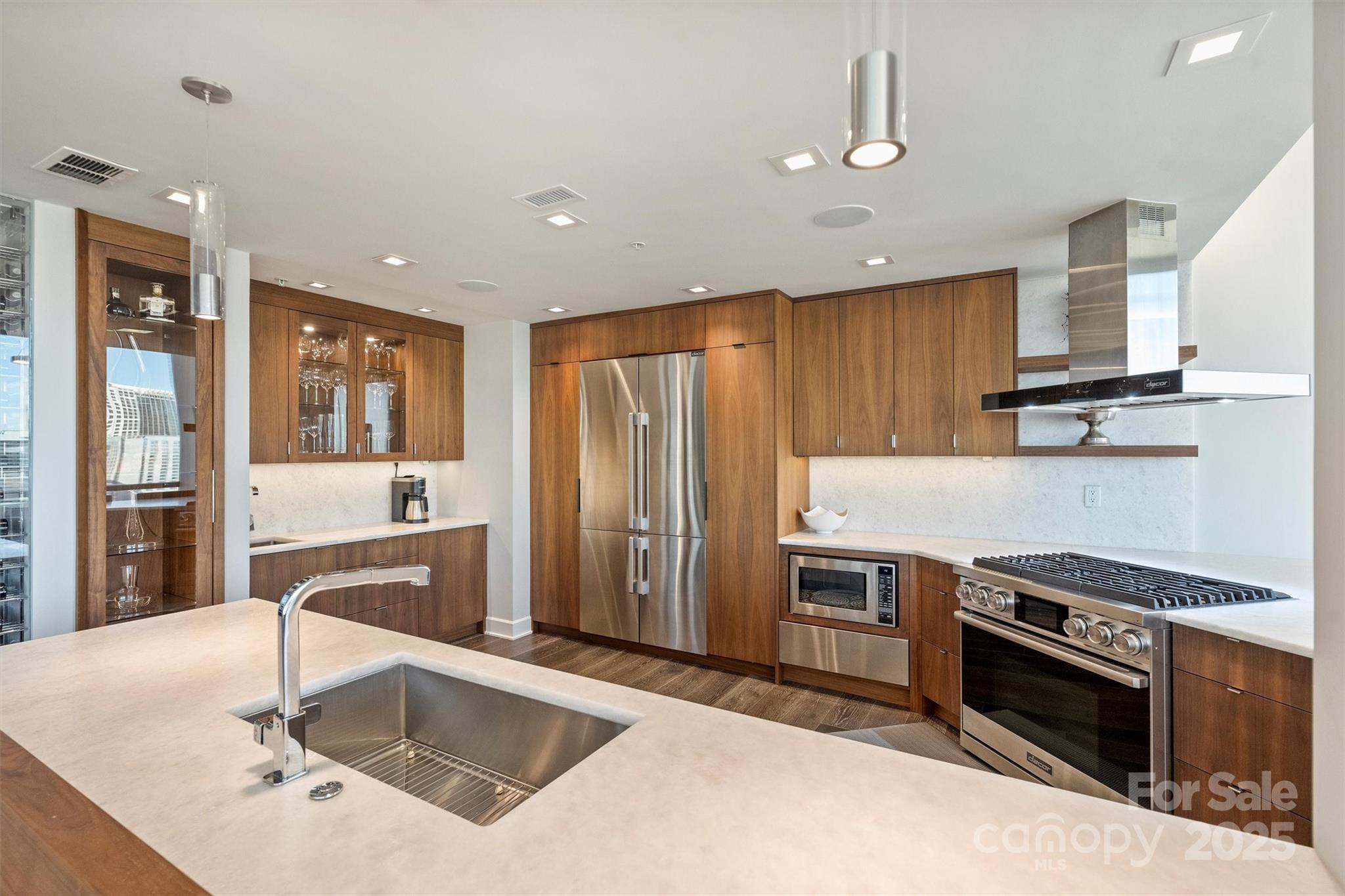 315 Arlington Avenue Unit: 2201